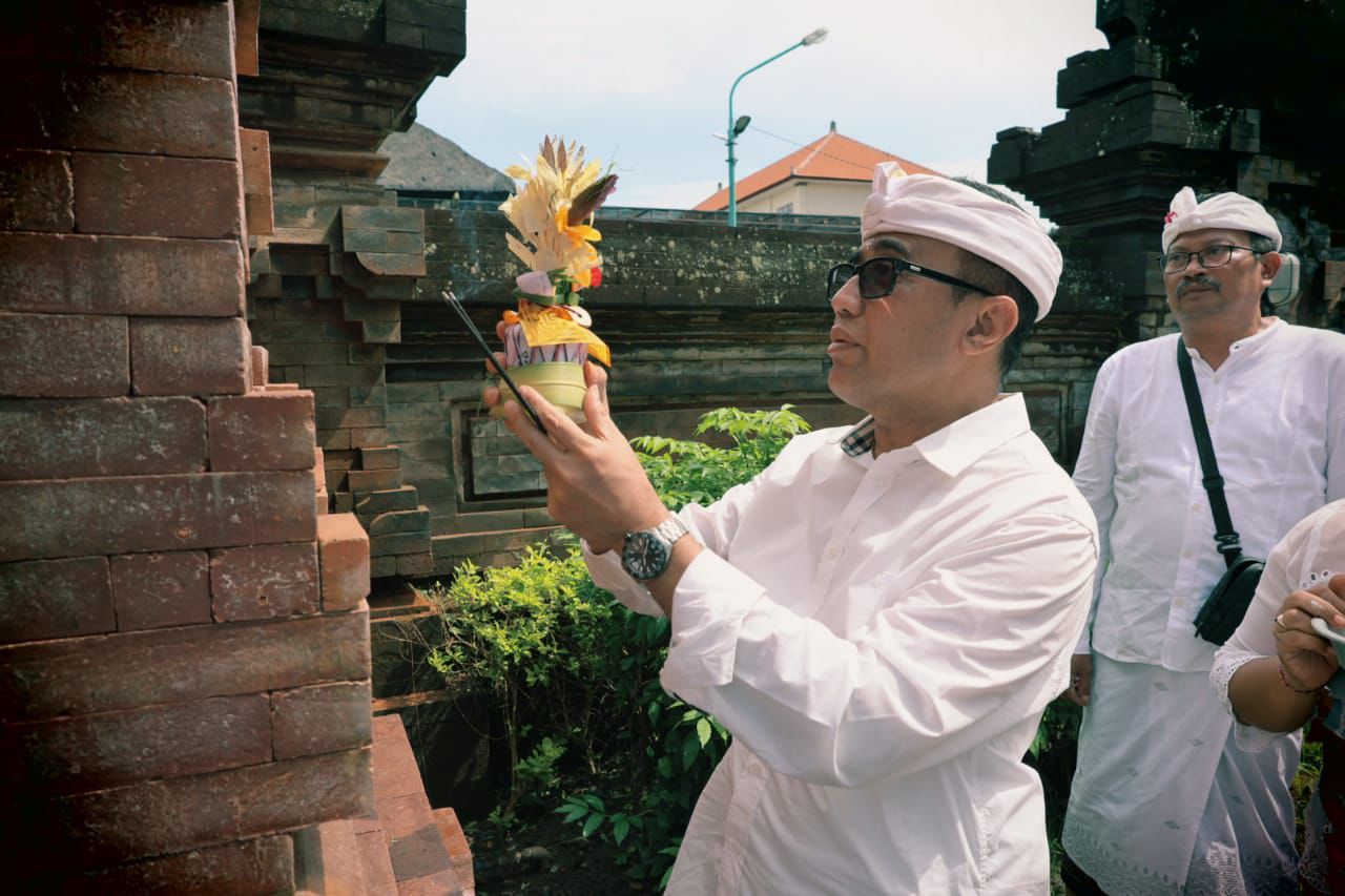 Walikota Jaya Negara Hadiri upacara Pamelaspas Wantilan Pura Dalem Desa Adat Peninjoan