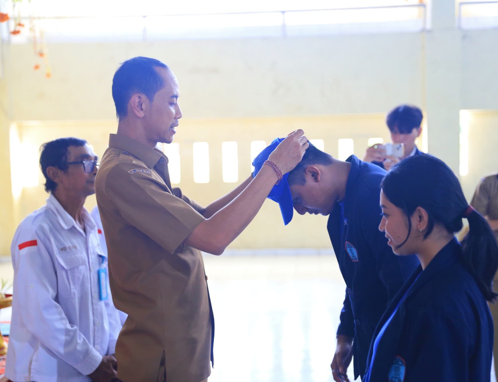 Wabup Tjok Surya Hadiri Pembukaan Kersos Universitas Mahendradatta di Nusa Pedida