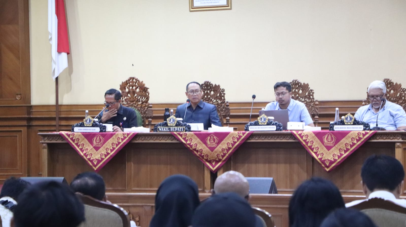 Wabup Suiasa Pimpin Rakor Kelangkaan LPG 3 Kg di Badung