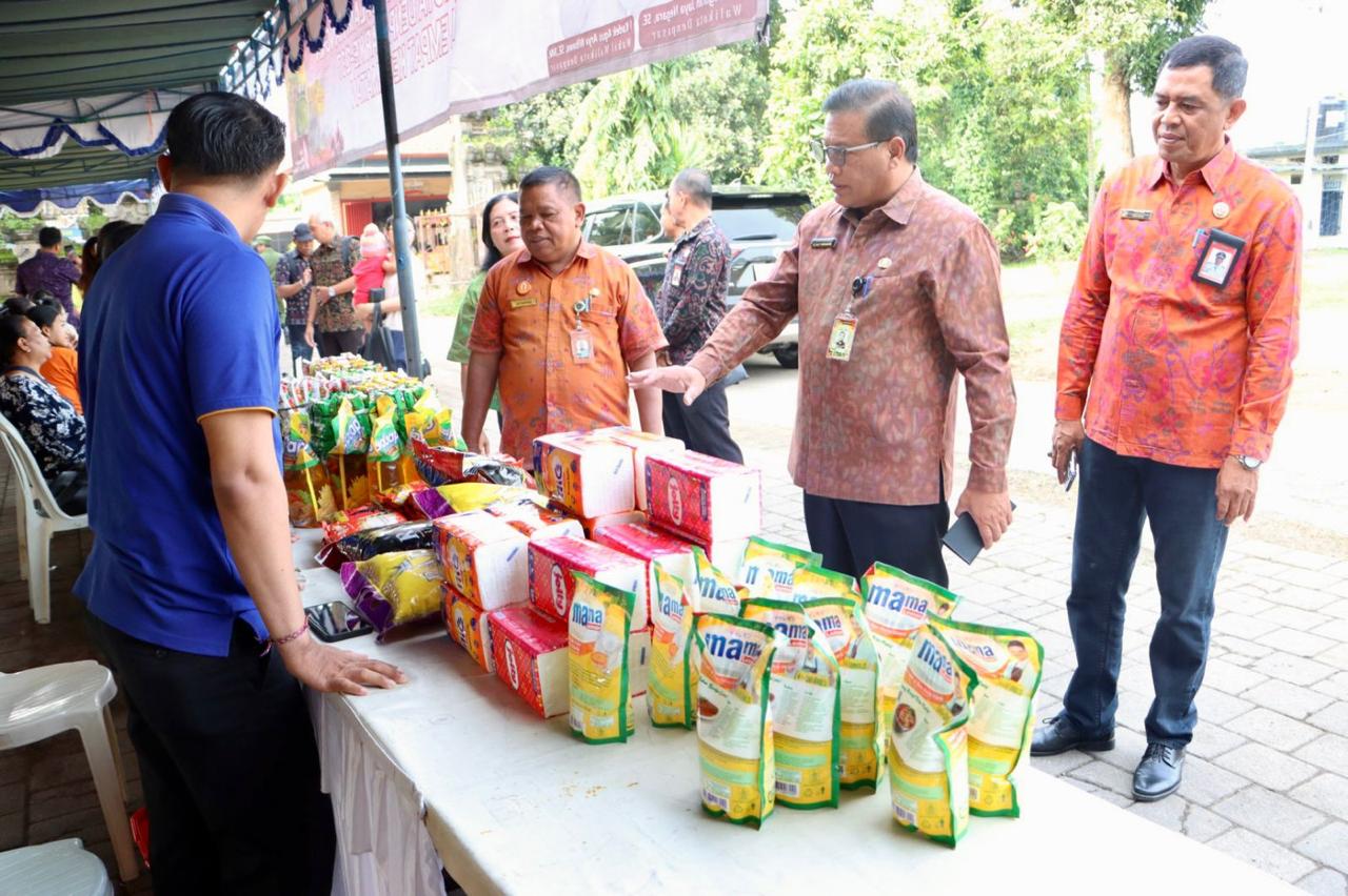 Jaga Harga Bahan Pokok Stabil, Sekda Alit Wiradana Tinjau Pasar Murah