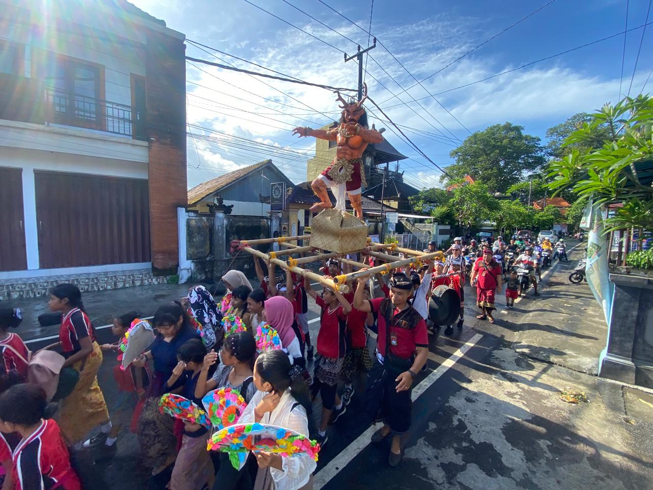 Ratusan Siswa SDN 15 Dangin Puri Denpasar Gelar Pawai Ogoh-Ogoh, Wujud Nyata Aplikasi Kegiatan P5 Menjelang Nyepi