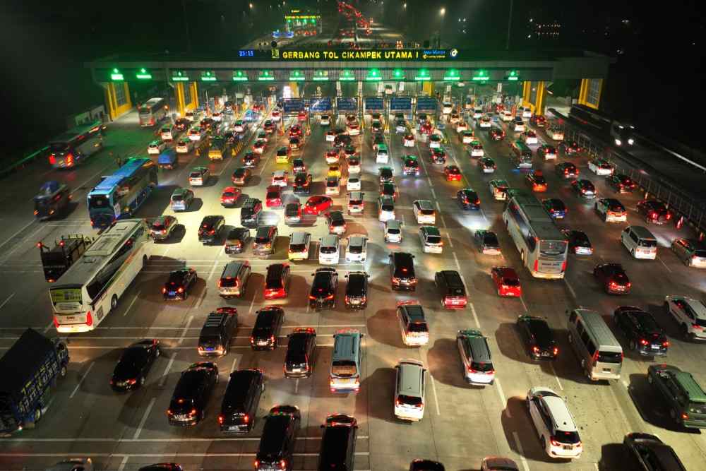 H-4 Lebaran, Arus Lalu Lintas di Tol Cikampek Semakin Padat