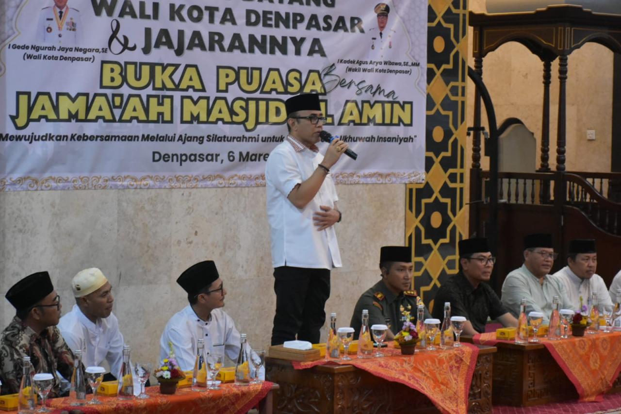 Jaga Toleransi Umat Beragama, Walikota Jaya Negara Hadiri Buka Puasa Bersama di Masjid Masjid Al-Amin Prajaraksaka