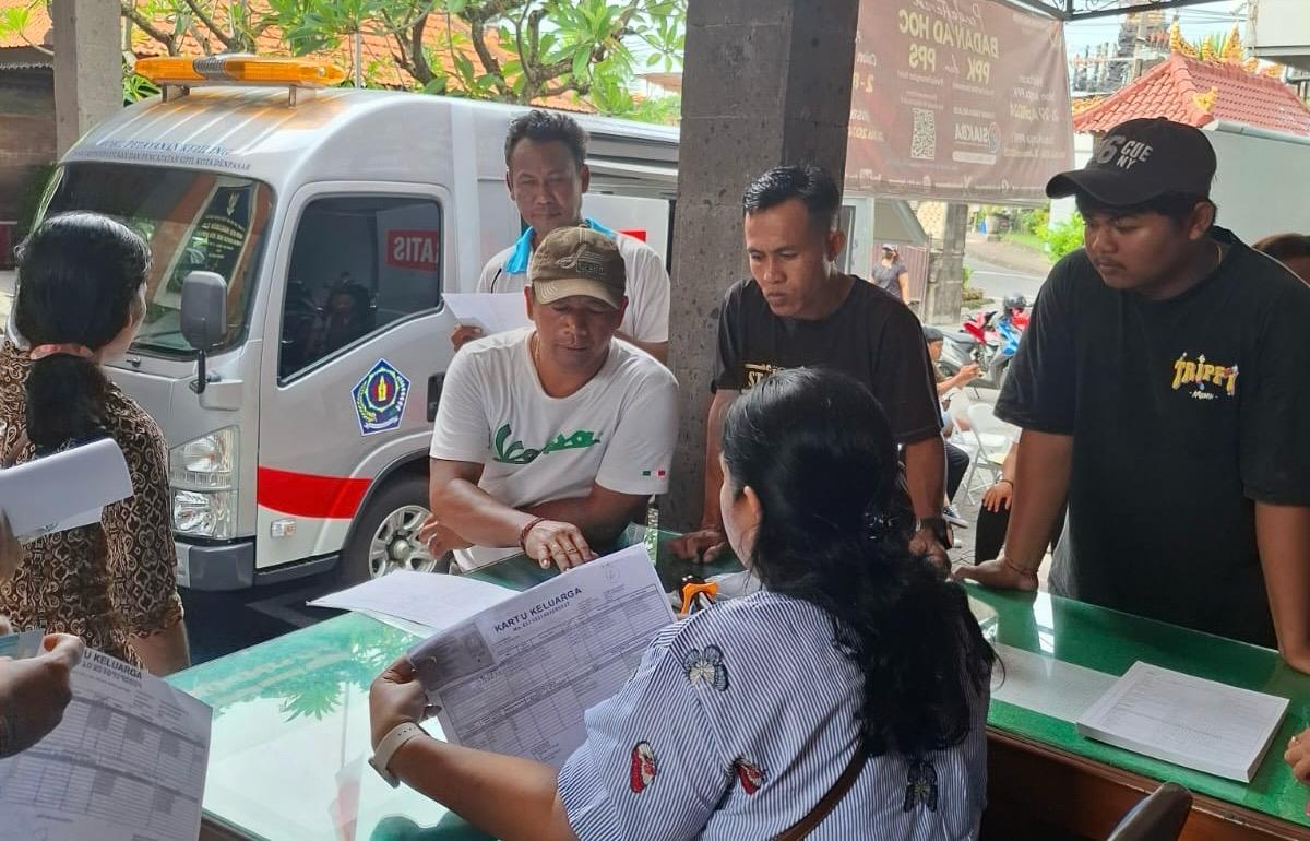 Disdukcapil Denpasar Jemput Bola Pelayanan Aminduk, Sasar Masyarakat Desa Padangsambian Kelod