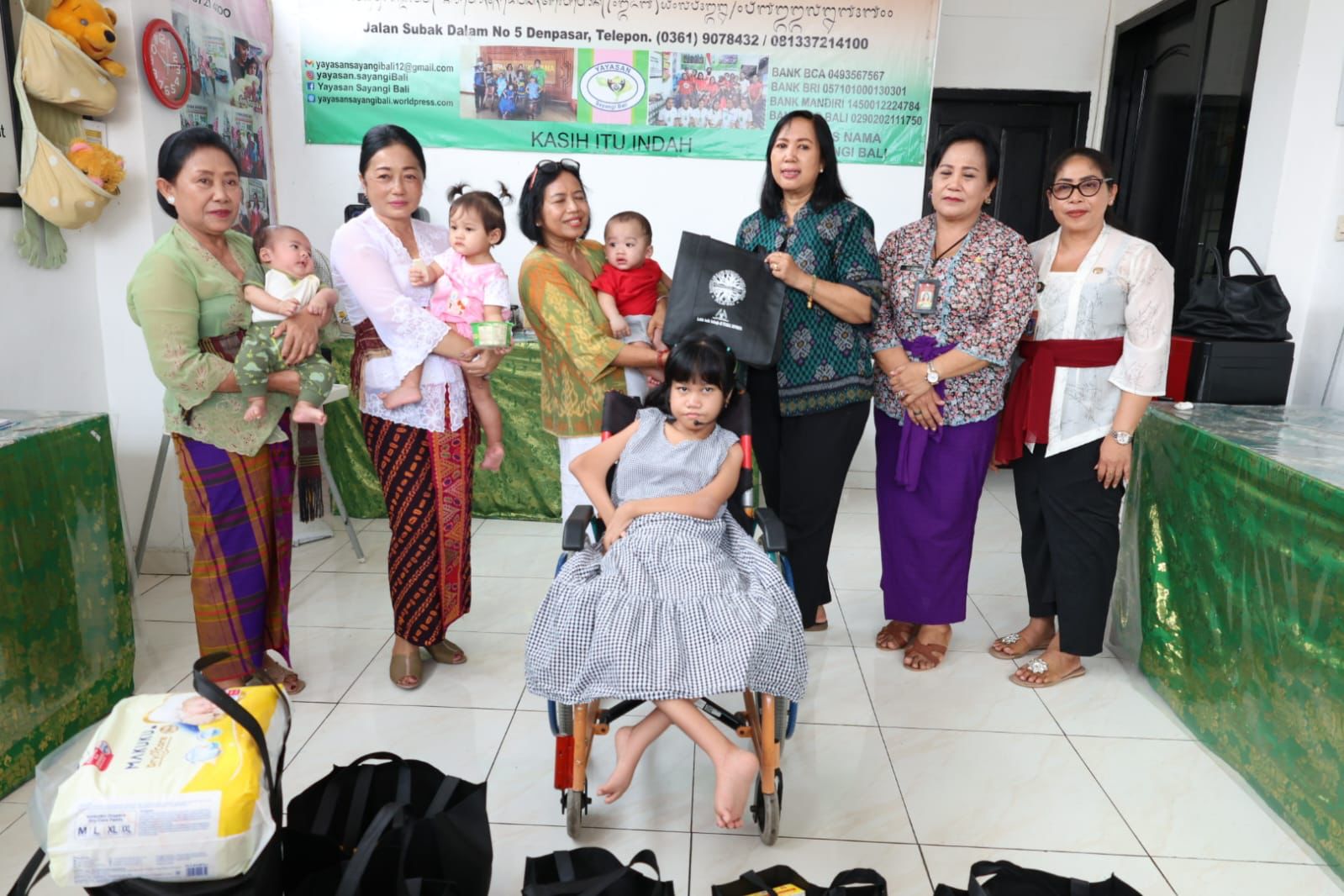 Ny. Antari Jaya Negara Salurkan Bantuan CSR Kepada Yayasan Sayangi Bali