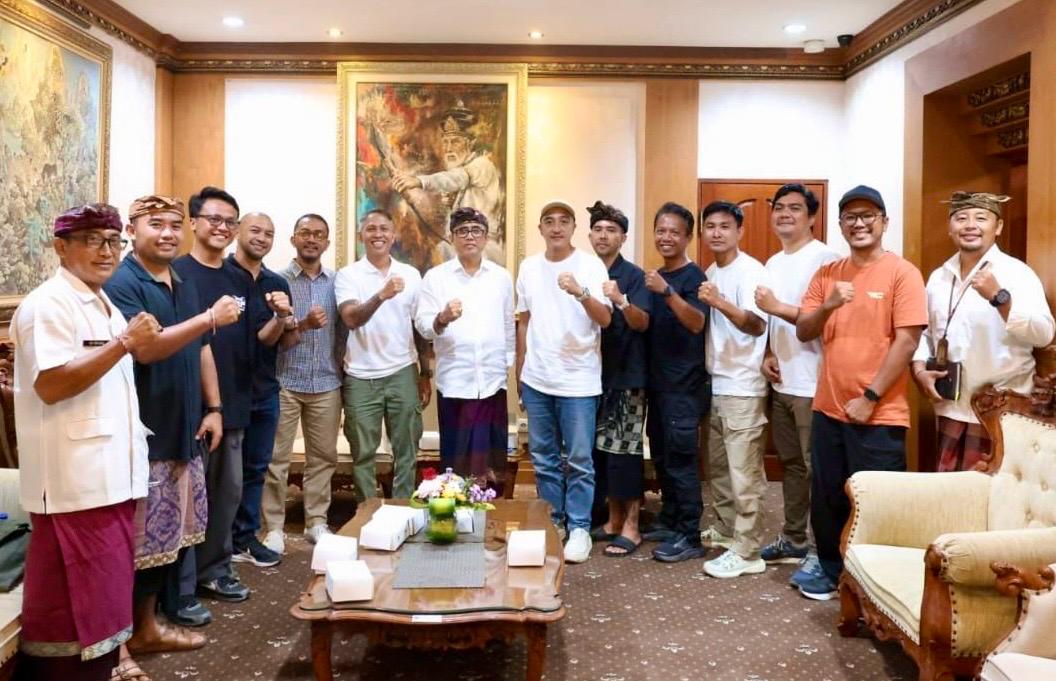 Peringati Hari Air Sedunia, Pemkot Denpasar Gandeng Komunitas Gelar Beach Clean Up 2025