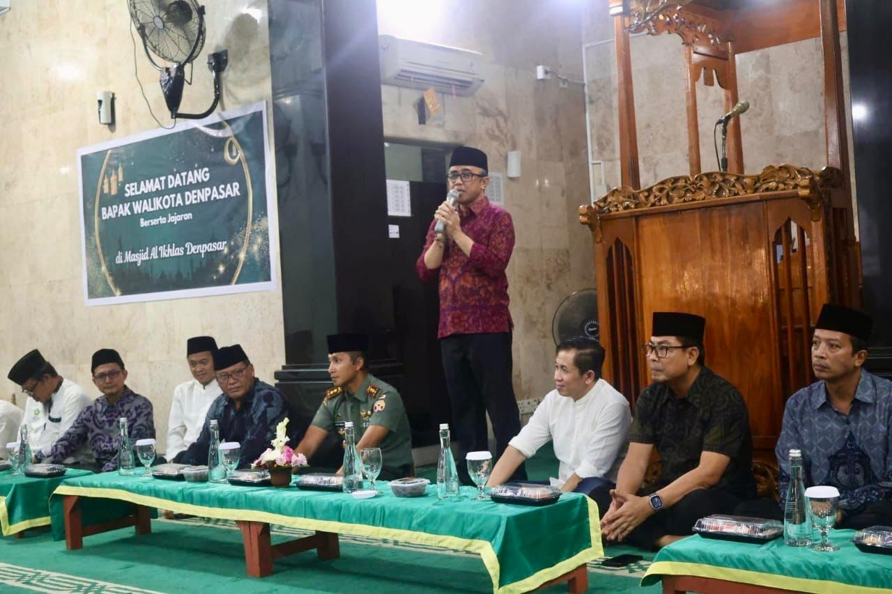 Walikota Jaya Negara Hadiri Buka Puasa Bersama di Masjid Al-Ikhlas Denbar