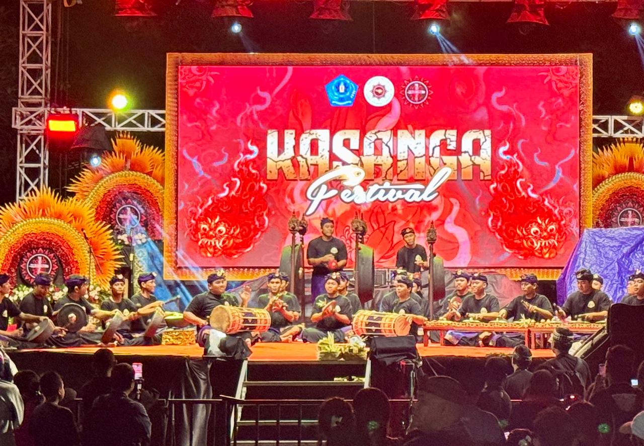 20 Seka Baleganjur Ngarap Unjuk Kebolehan di Panggung Kasanga Festival