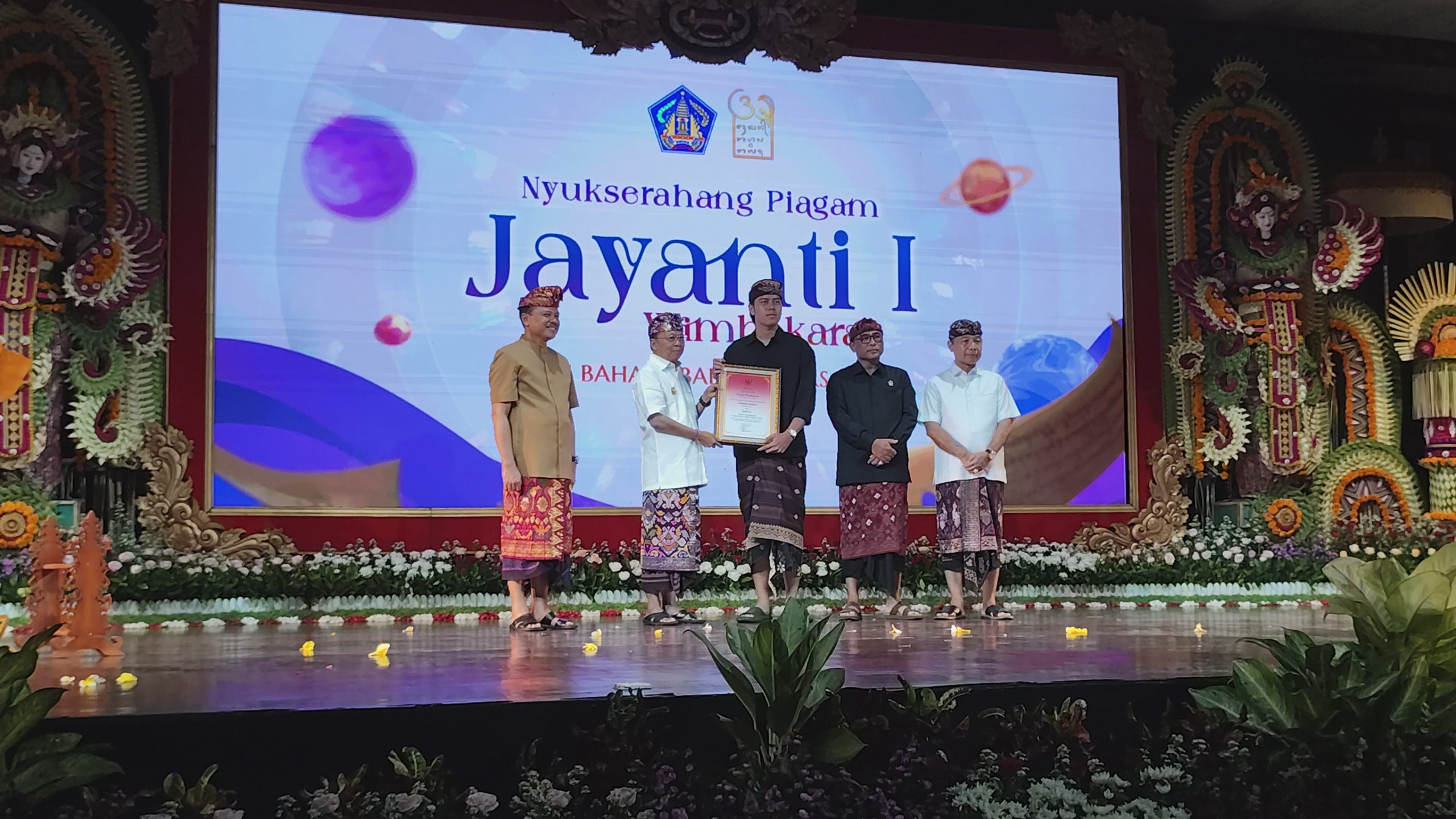 Ruang Berbahasa Bali Semakin Sempit, Gubernur Koster Ajak Masyarakat Lestarikan Budaya Bali