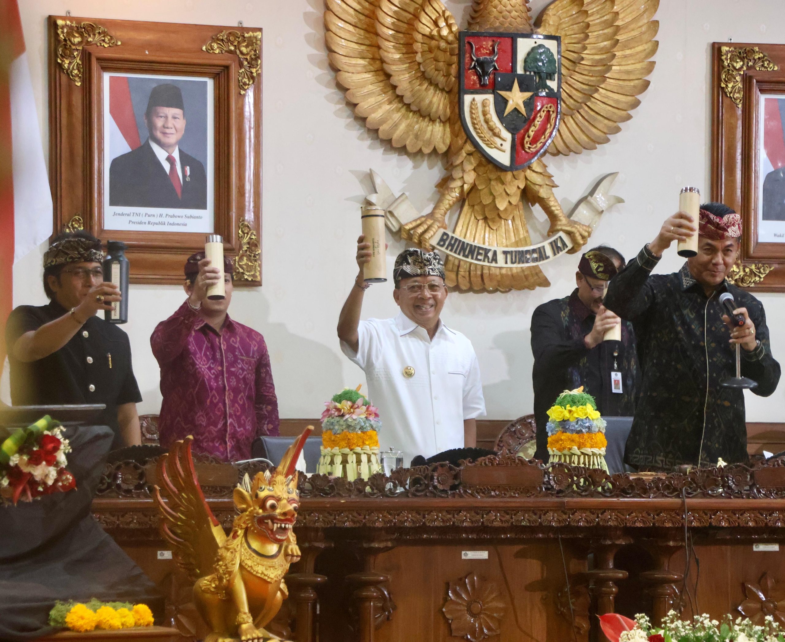 Sidang Paripurna DPRD Bali, Gubernur Koster Tegaskan Pesan Leluhur Sebagai Panduan Pembangunan Bali