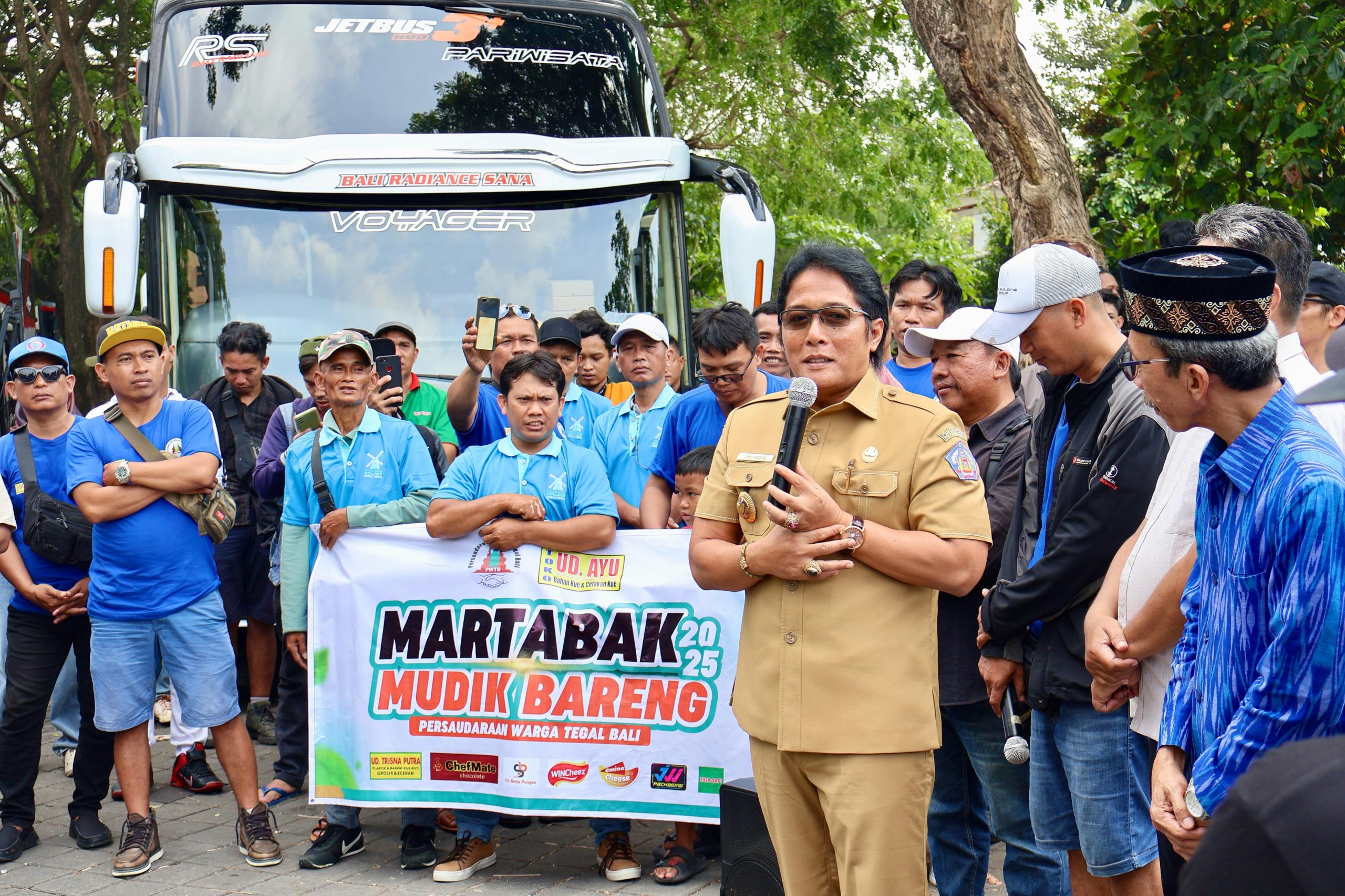 Wagub Giri Prasta Lepas Program Martabak Mudik Bareng 2025
