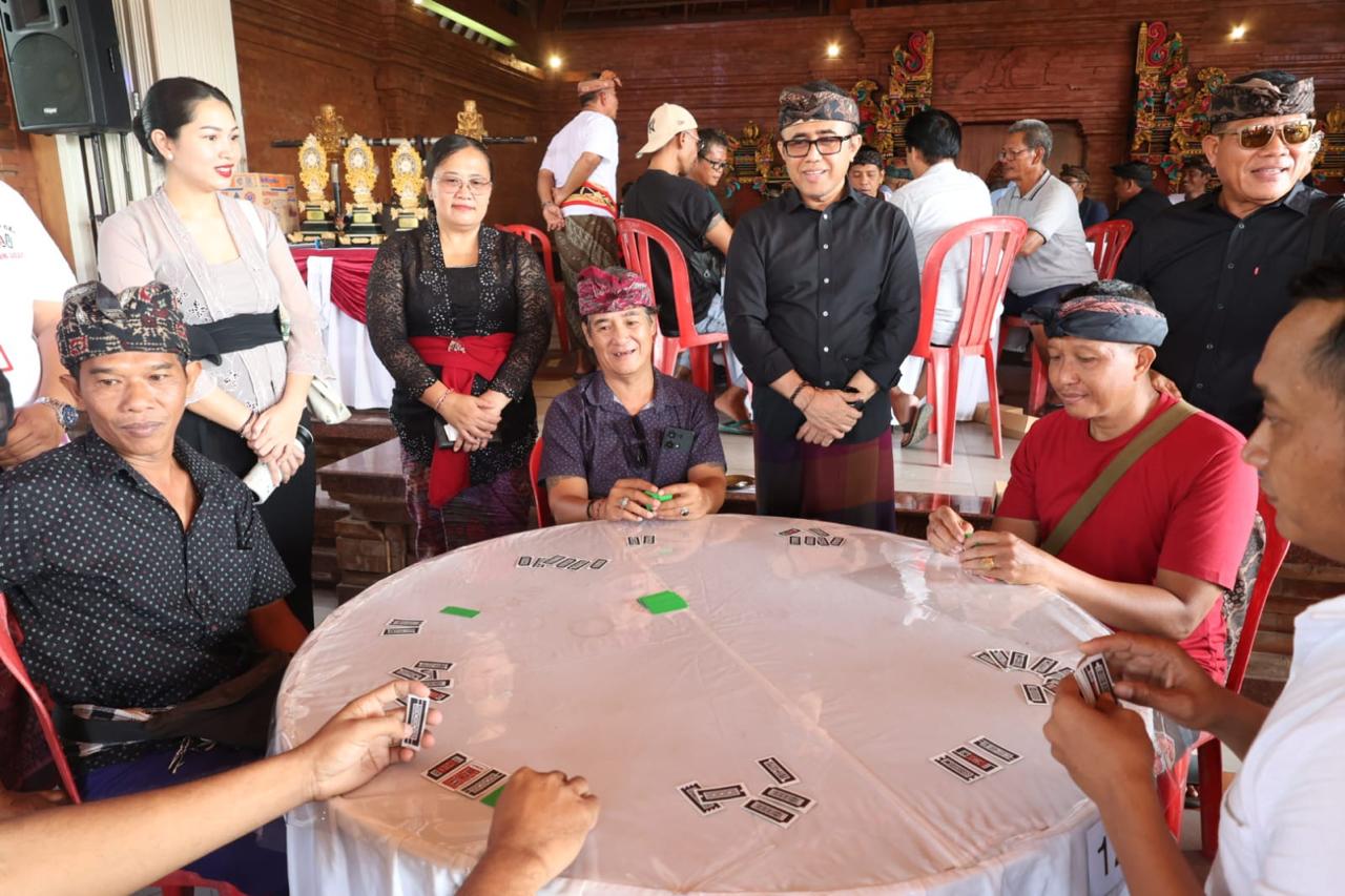 Walikota Jaya Negara Buka Turnament Ceki Pura Dalem Batan Kendal