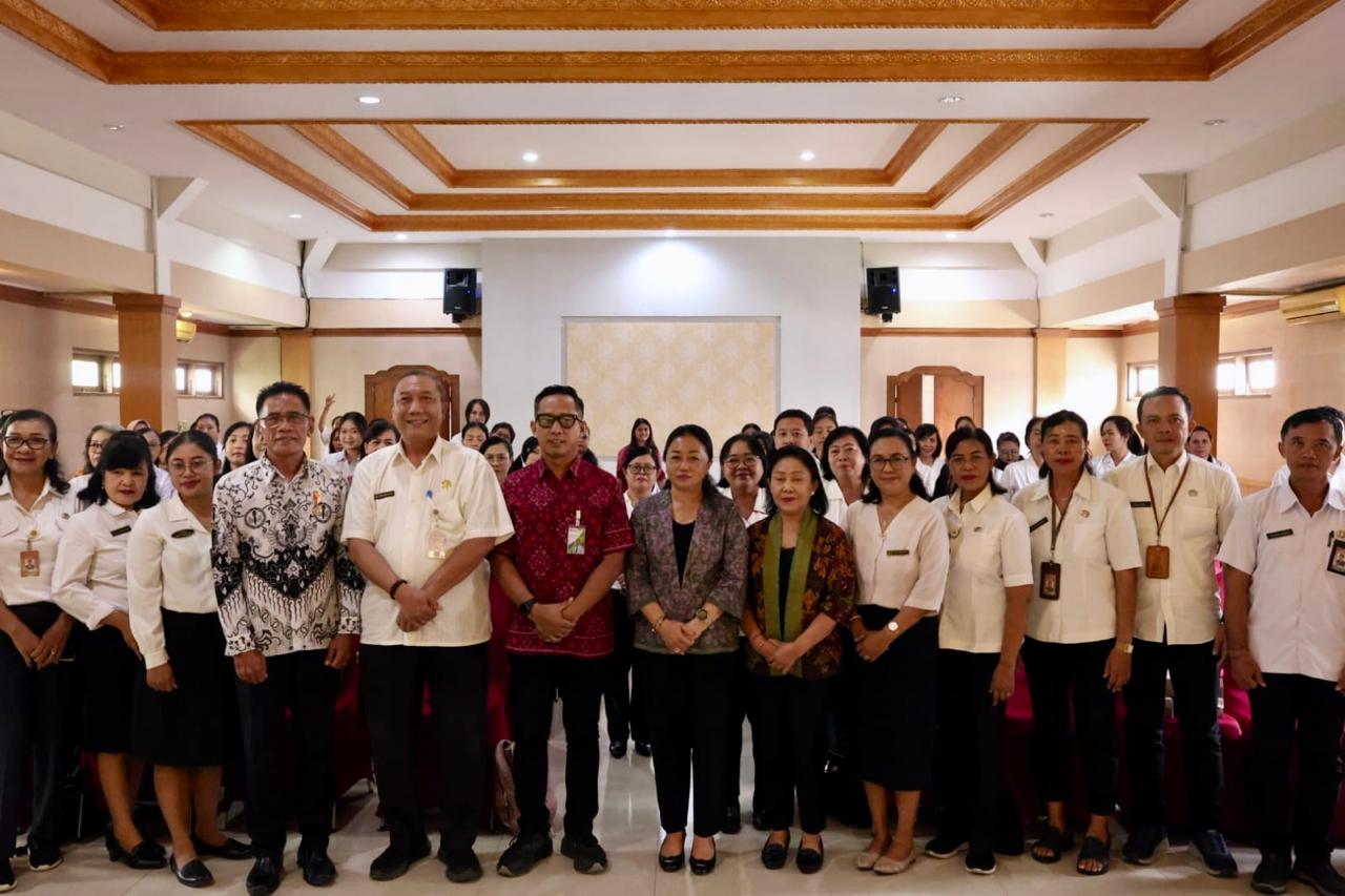 Ny. Antari Jaya Negara Buka Sosialisasi Program Jaminan Ketenagakerjaan Bagi Guru TK dan PAUD