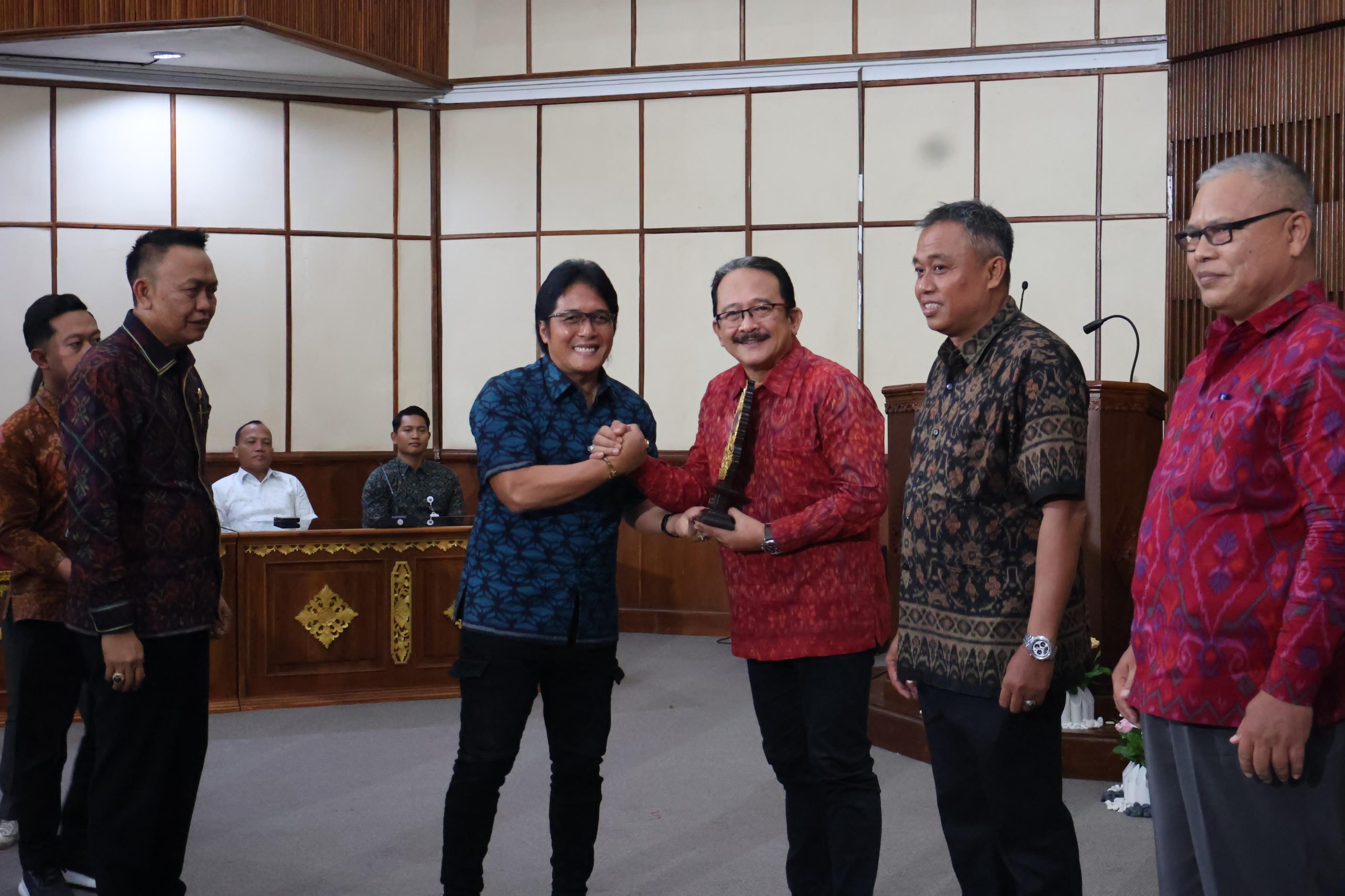 Buka Rakerprov KONI Bali, Wagub Giri Prasta Dorong Pembangunan Sport Center untuk Cetak Atlet Berprestasi