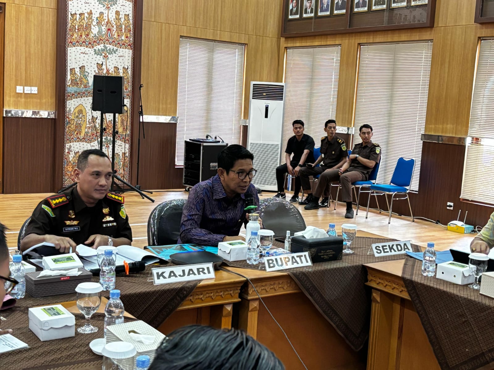 Pastikan Program Bantuan Hari Besar Keagamaan, Bupati Adi Arnawa Mohon Pertimbangan Hukum ke Kejari Badung