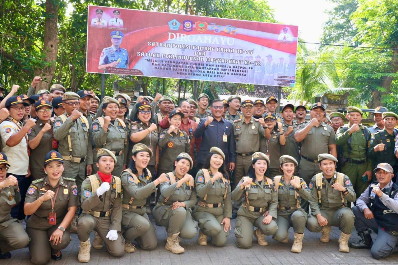 Pimpin Apel HUT Satpol PP dan Satlinmas, Sekda Alit Wiradana Dorong Tingkatkan Profesionalitas dan Kompetensi