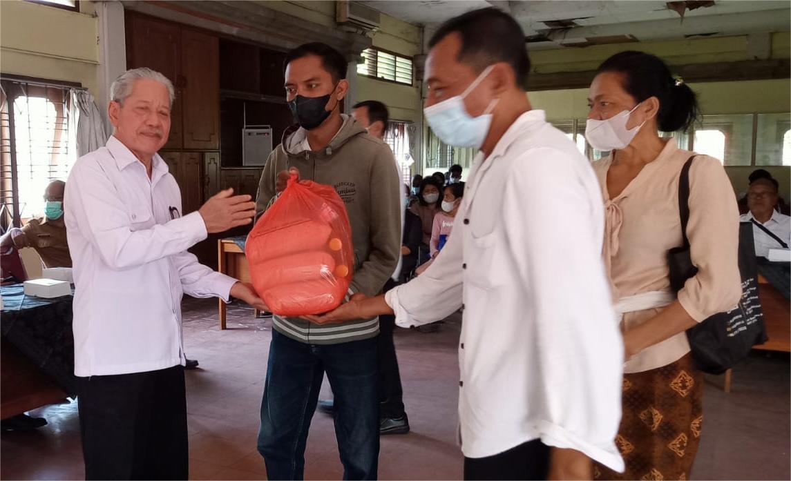 Tingkatkan Terapi Cegah TBC, Pemkot Denpasar Serahkan Sembako Kepada Penderita Tuberkolosis