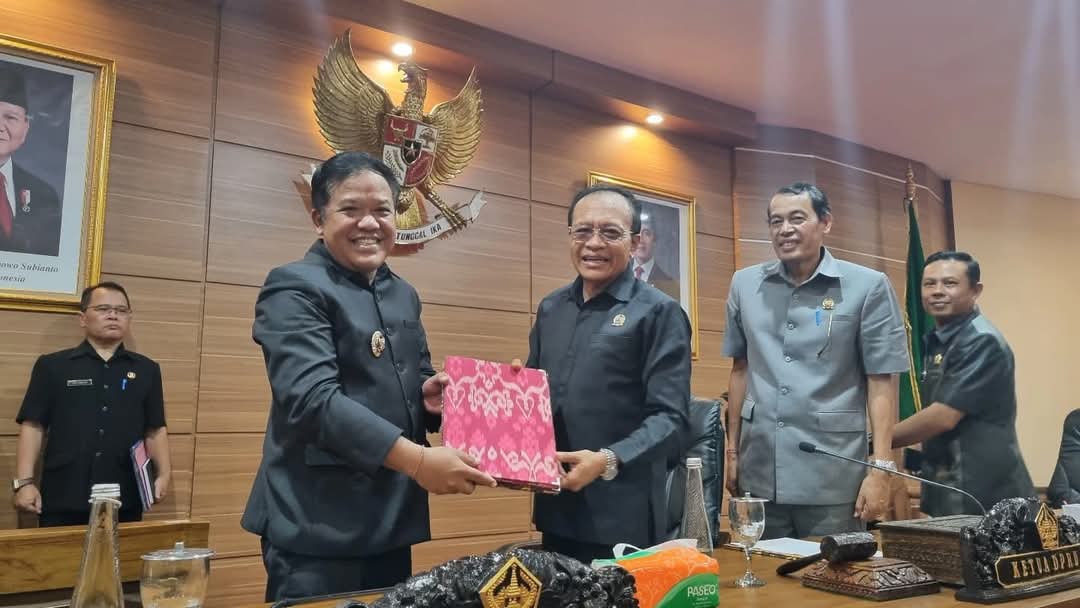 Bupati Sedana Arta Hadiri Rapat Paripurna Penyampaian LKPJ Kepala Daerah TA 2024