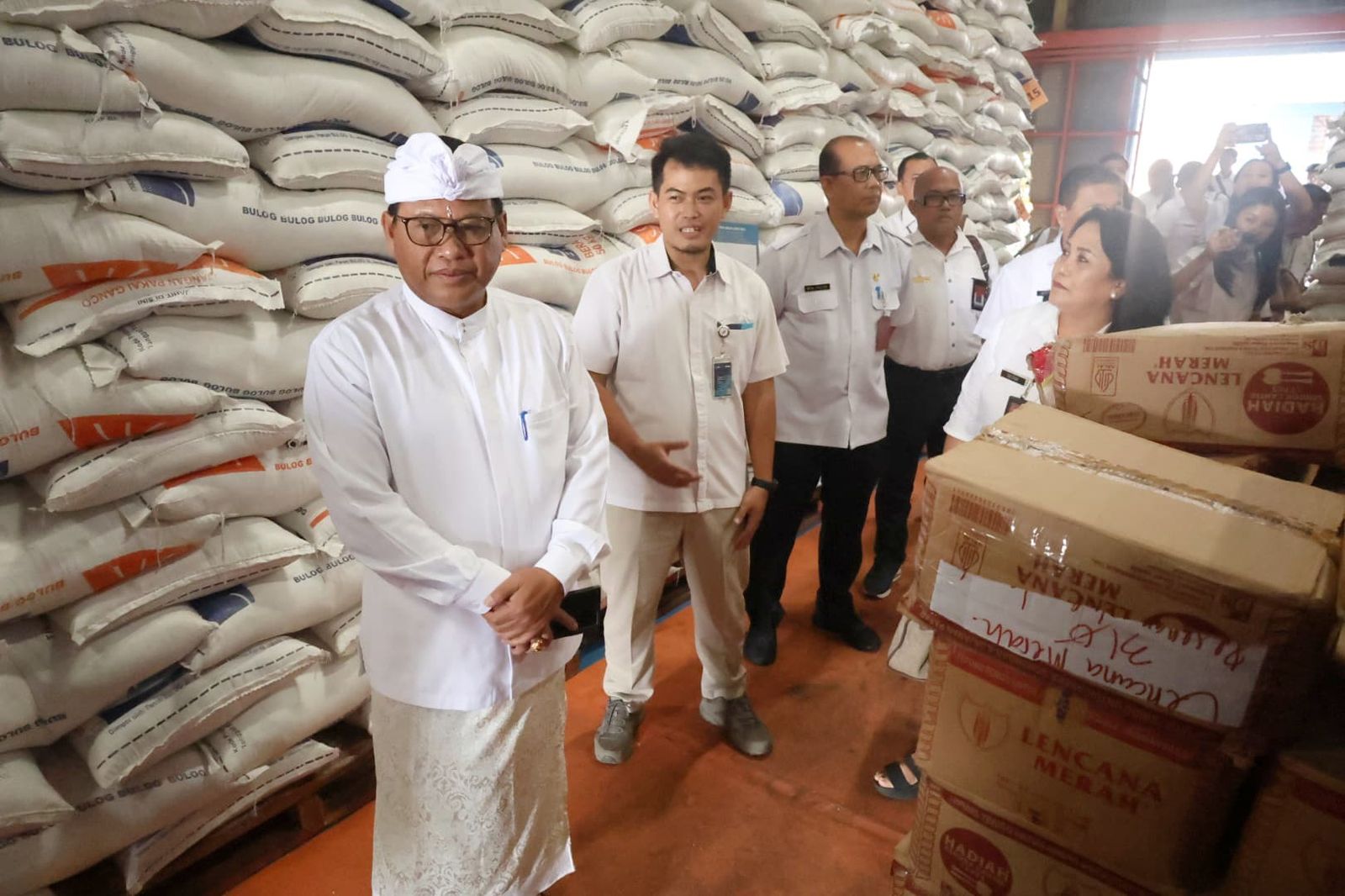 Jelang Hari Raya Nyepi dan Idul Fitri, Sekda Alit Wiradana Pimpin TPID Pantau Ketersediaan Stok Beras