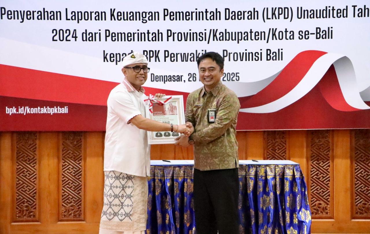 Pemkot Denpasar Gunakan Digital Q-Barcode Pertama Serahkan Laporan Keuangan Unaudited 2024