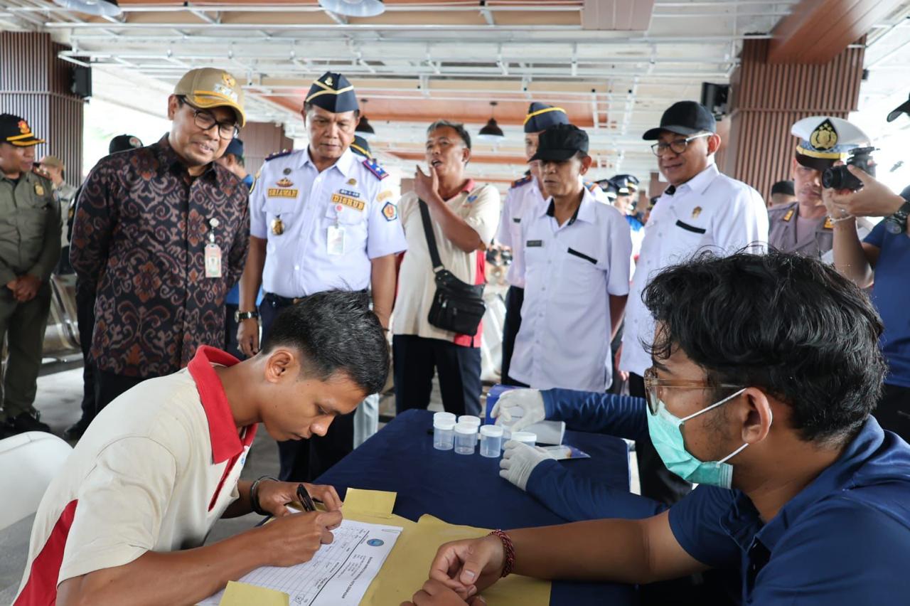 Pastikan Kelancaran Arus Mudik dan Kesiapan Posko Terpadu, Wawali Arya Wibawa Pimpin Apel Gelar Pasukan Angkutan Lebaran 2025