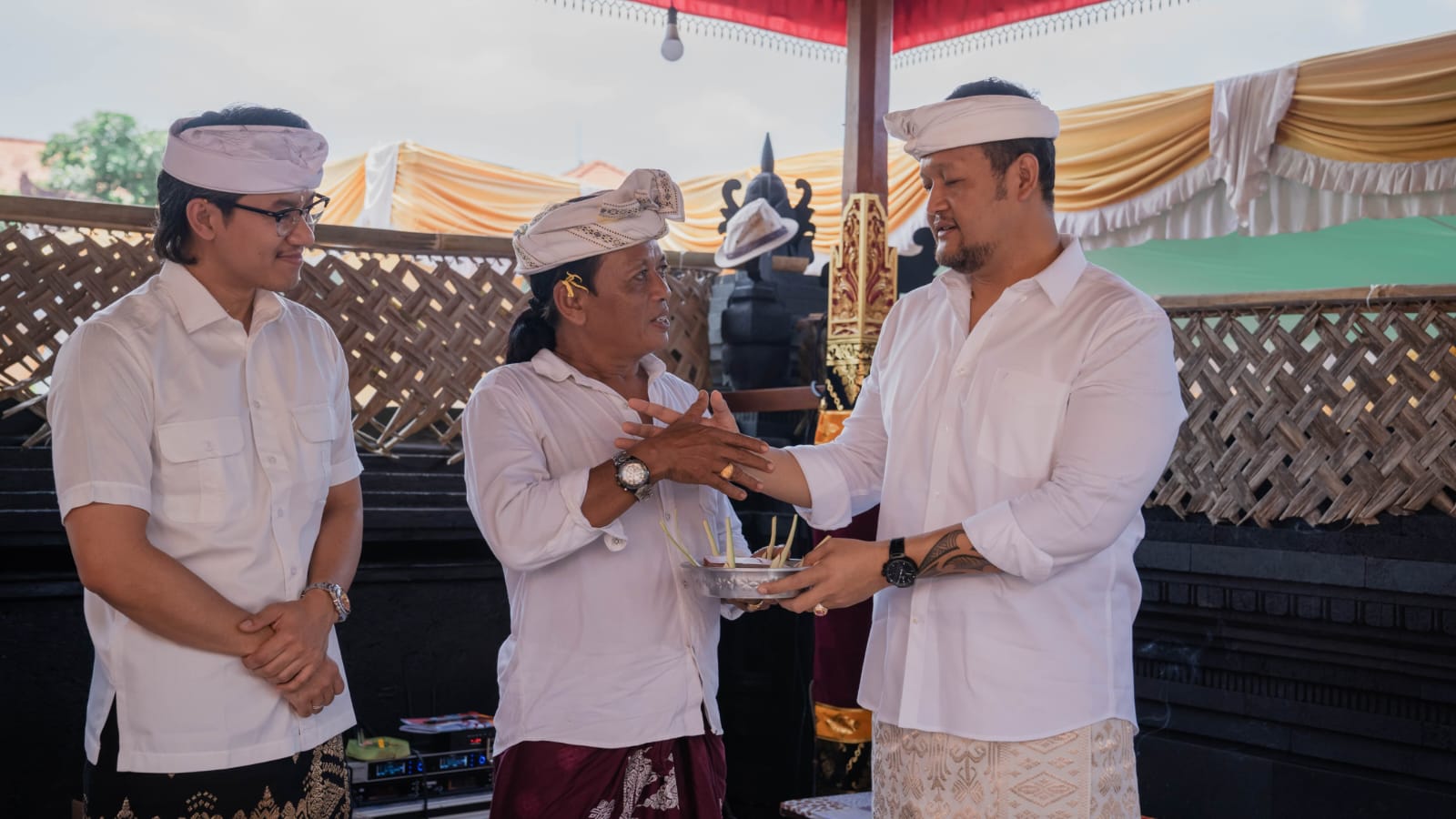 Wabup Bagus Alit Sucipta Hadiri Upacara Piodalan di Pura Batan Jepun Putih