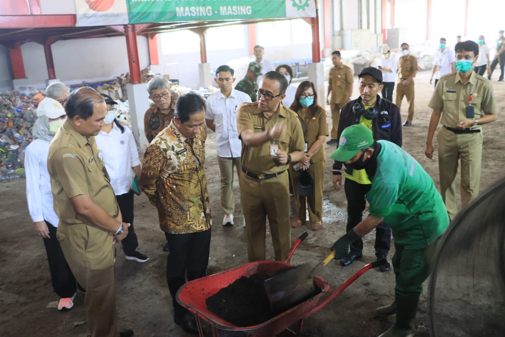Walikota Jaya Negara dampingi Menteri LH/BPLH Tinjau PDU Padangsambian