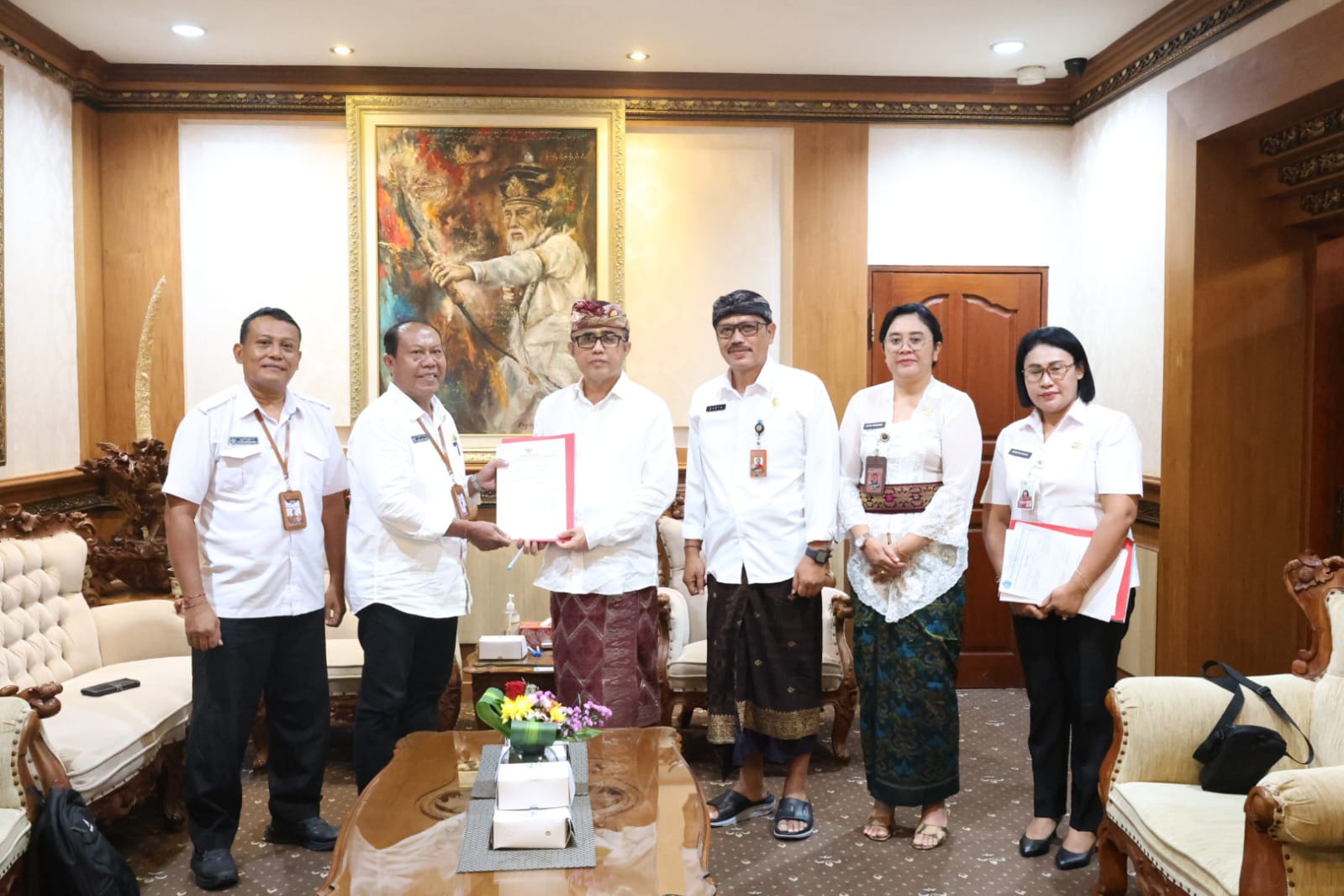 Dukung Pengolahan Sampah Berbasis Sumber, Walikota Denpasar Serahkan TPBP Perluasan Lahan TPS3R Pertiwi Kerthi