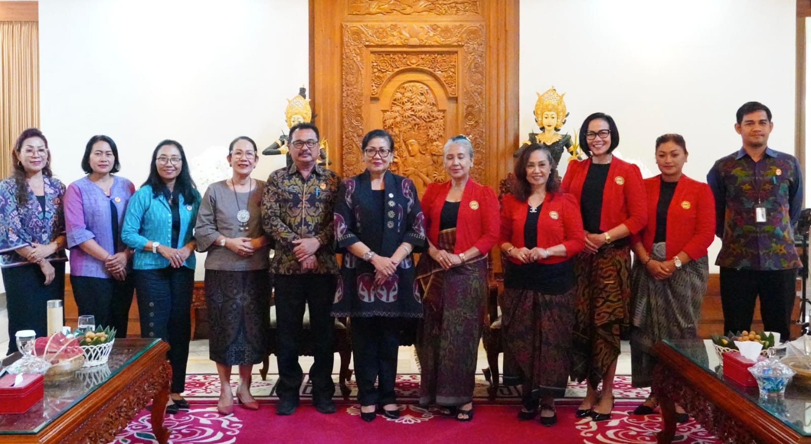 Ny. Putri Koster Ajak KCBI Lestarikan Kain Tenun Tradisional Bali