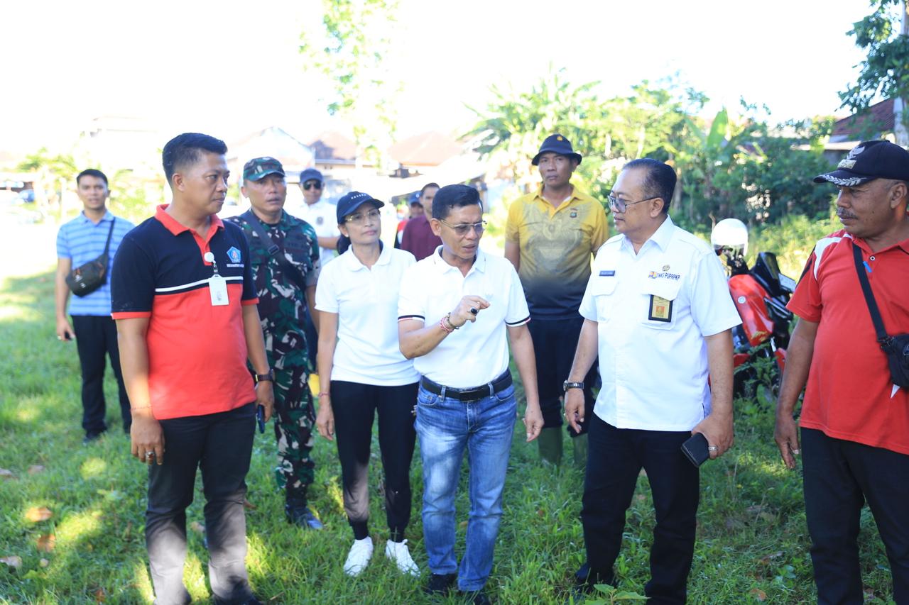 Tinjau Bantaran Sungai Candigara, Bupati Satria Ajak Masyarakat Jaga Kebersihan