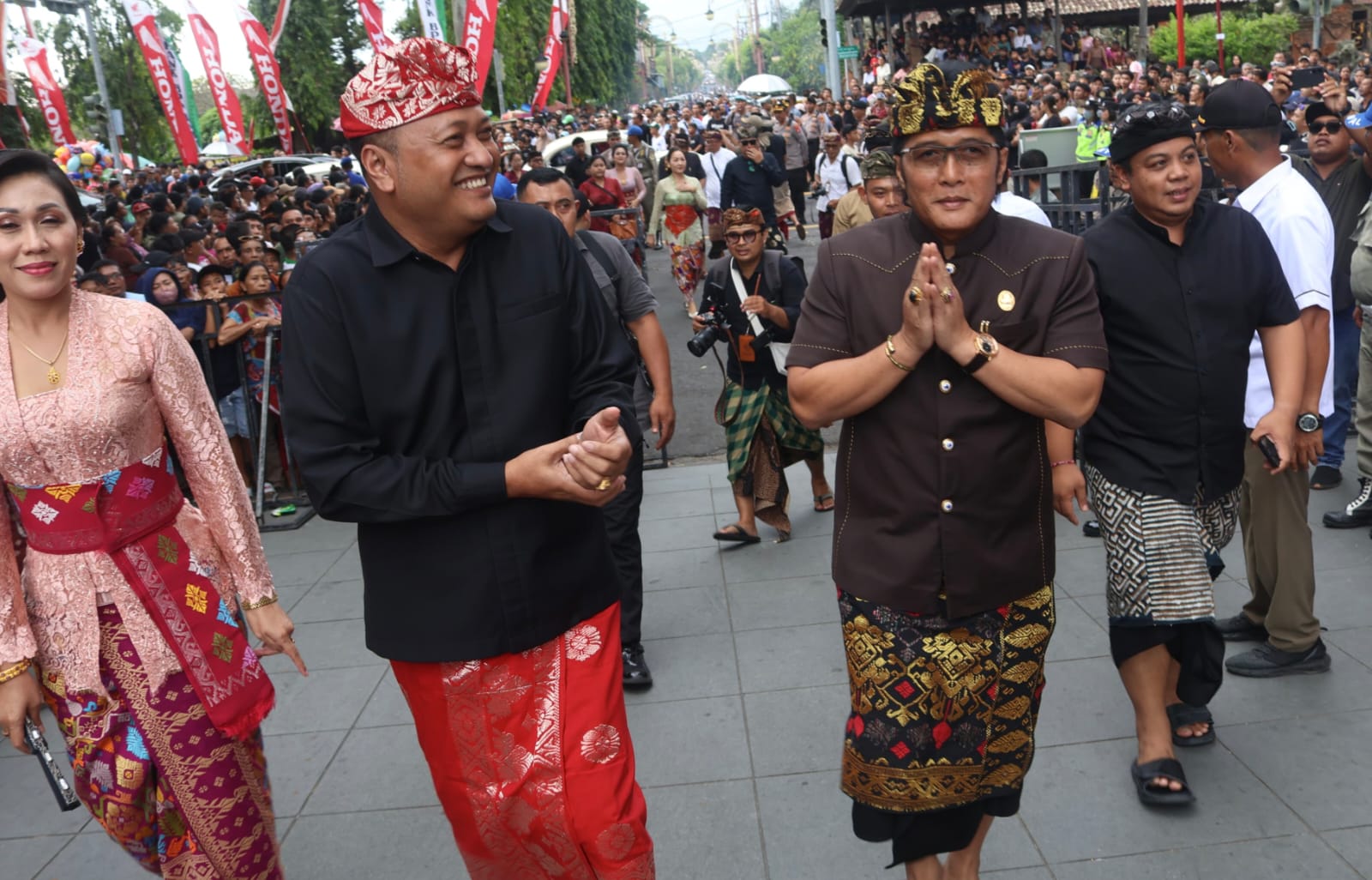 Buka Pawai Budaya HUT Ke-254 Kota Gianyar, Wagub Giri Prasta Komit Dukung Pelestarian Adat, Seni dan Budaya