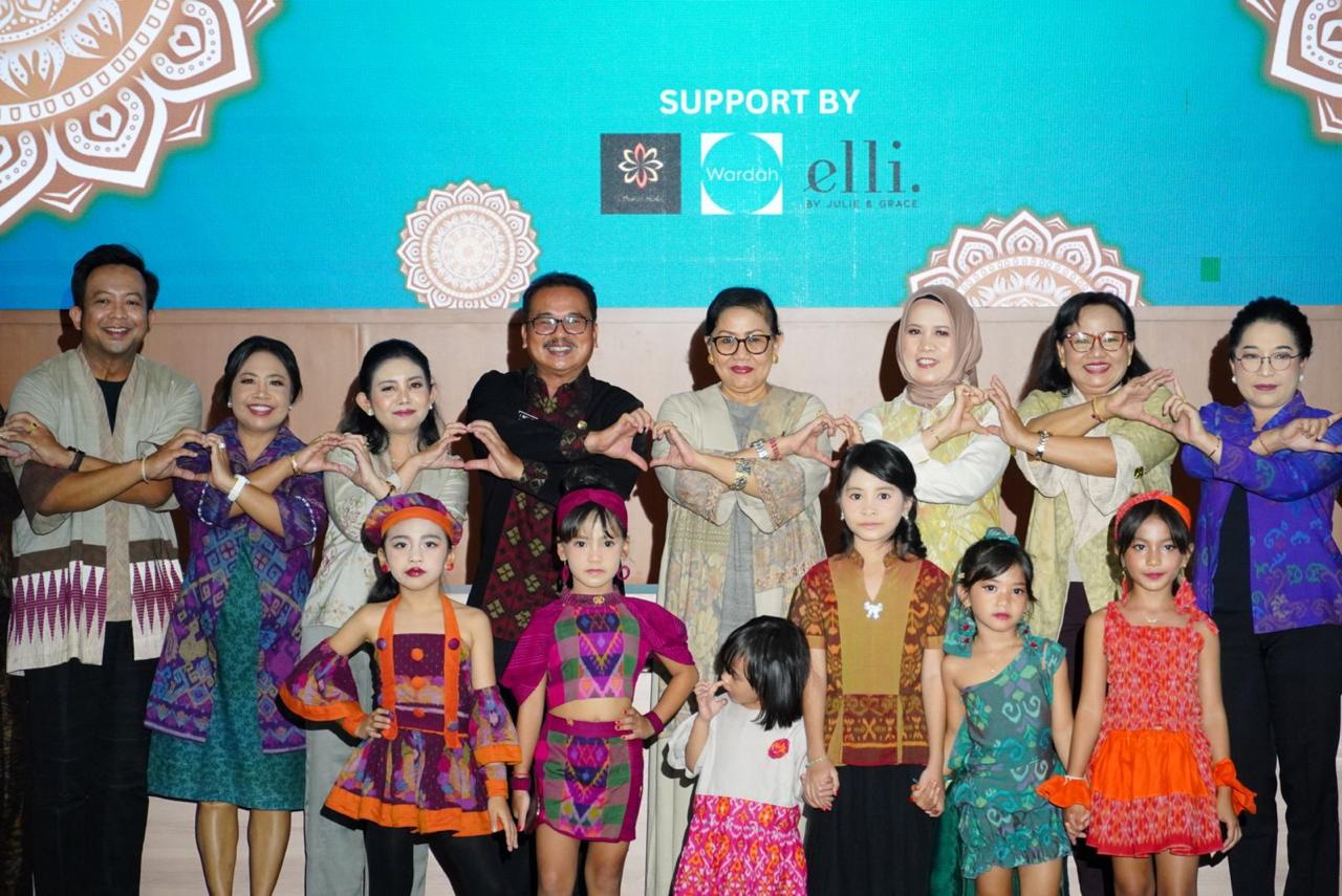 Ny. Putri Koster Ajak Masyarakat Bangga dan Cintai Kain Endek