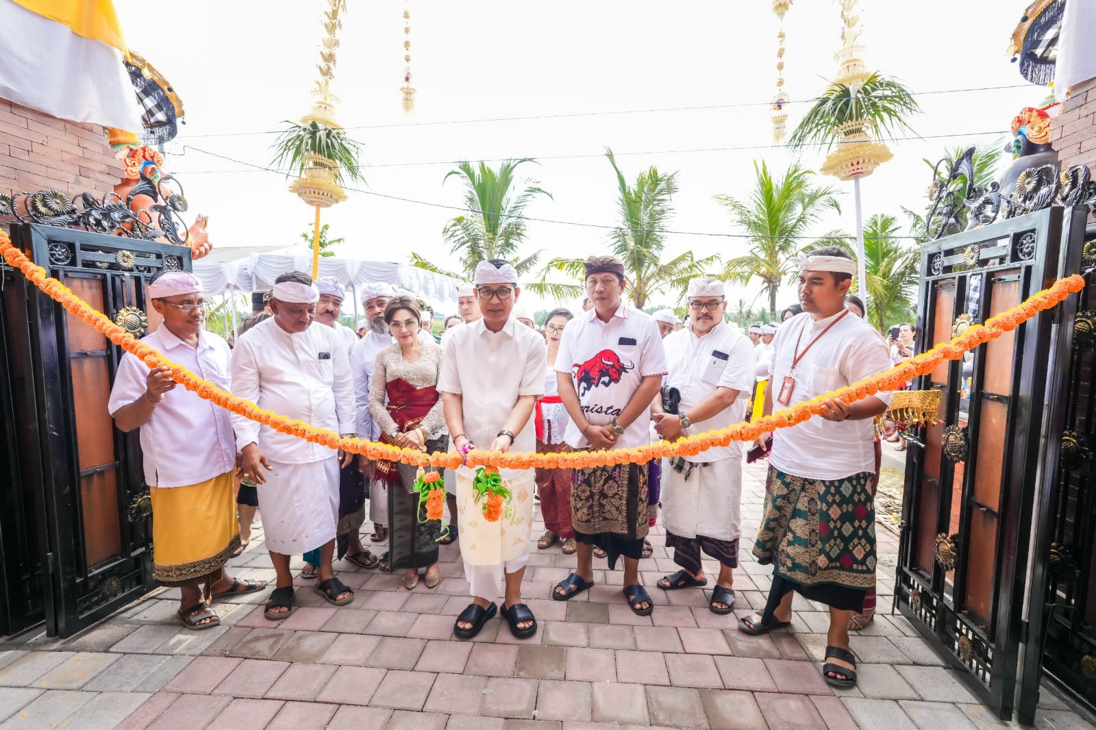 Resmikan Gedung Kantor Perbekel Gulingan, Bupati Adi Arnawa Tekankan Pentingnya Optimalisasi Pelayanan Prima