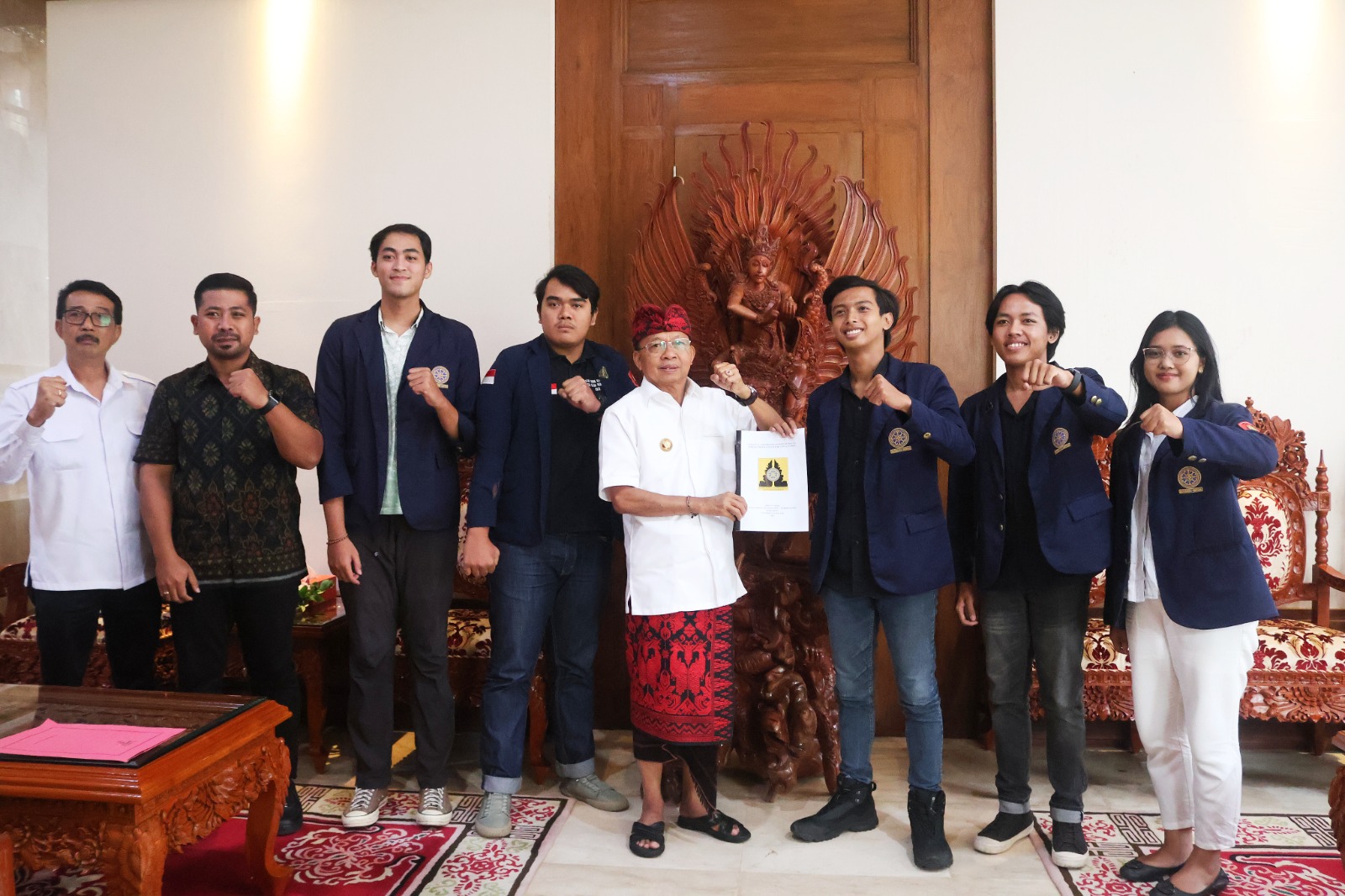 BEM Unud Pasang Badan Bela Gubernur Koster Larang Kemasan Plastik Dibawah Satu Liter