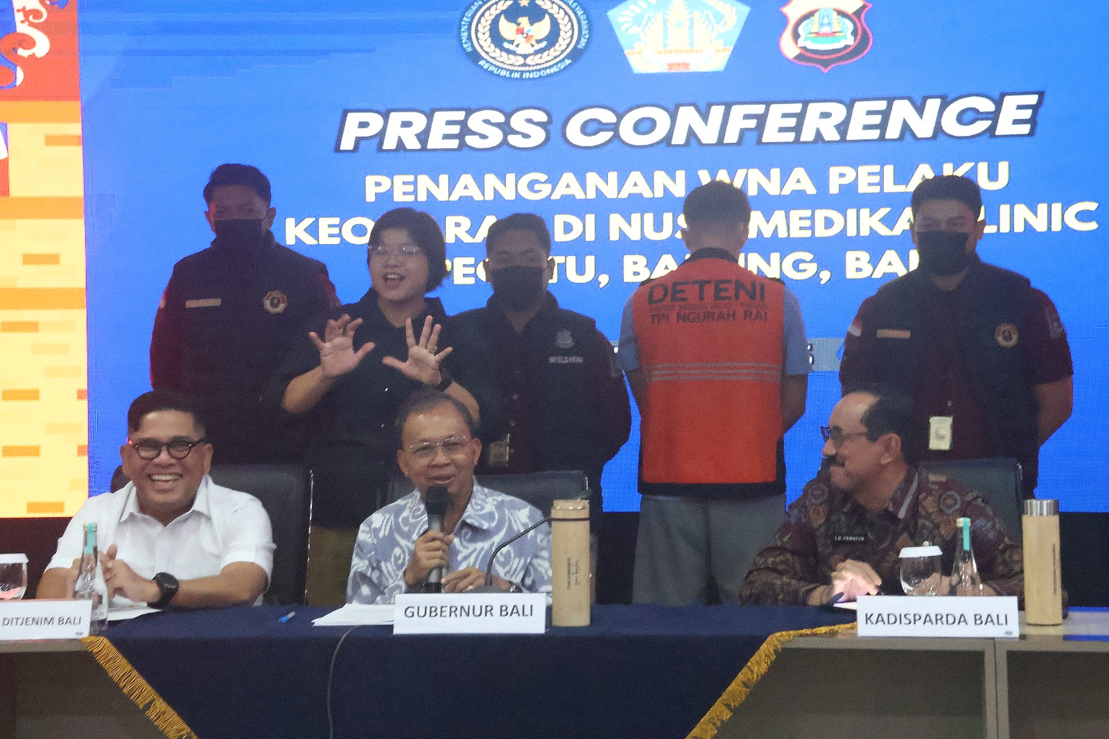 Tegas dan Keras, Gubernur Koster Datangi Imigrasi, Langsung Deportasi WNA AS Pelaku Kriminal di Pecatu