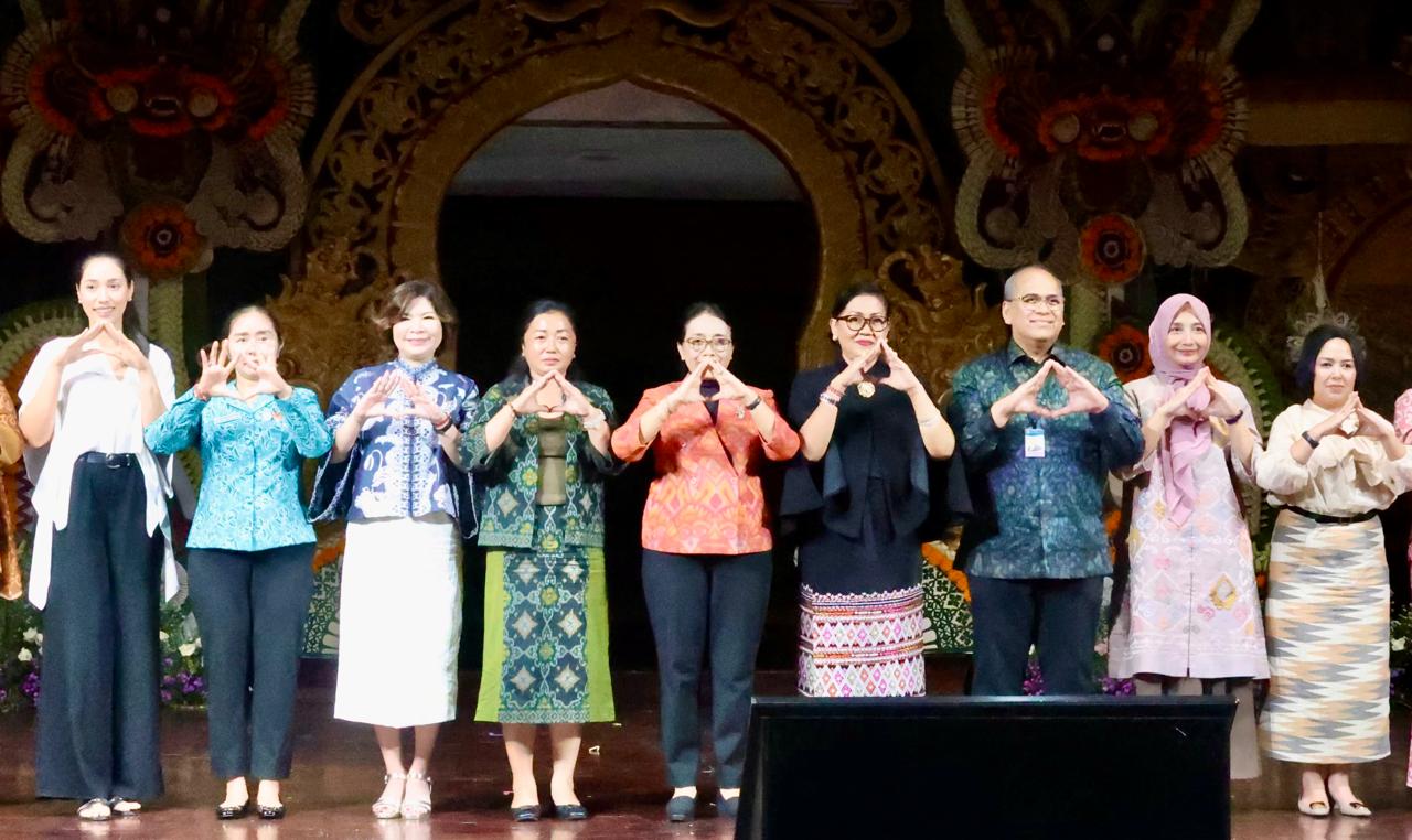 Ny. Antari Jaya Negara : Perempuan Harus Cerdas dan Peka di Era Digitalisasi