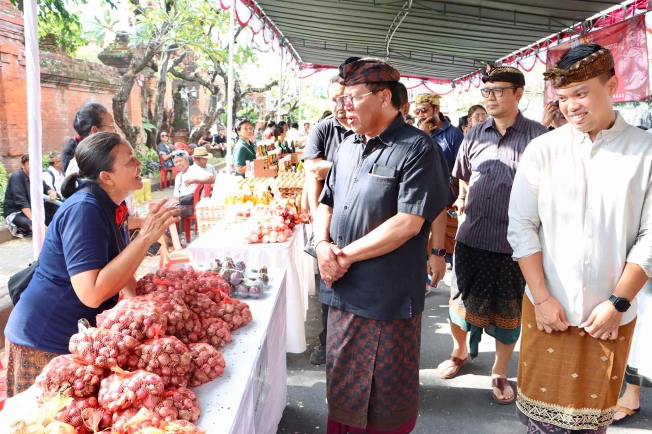 Sekda Alit Wiradana Buka Festival Bazar Pangan Yowana Desa Adat Sanur