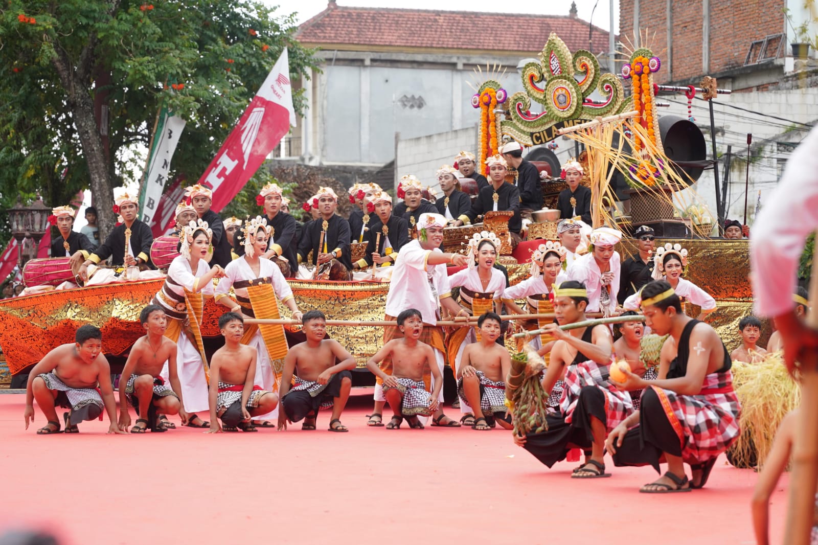 Pawai Budaya Gianyar Hadirkan Fragmentari Terbaik Tujuh Kecamatan