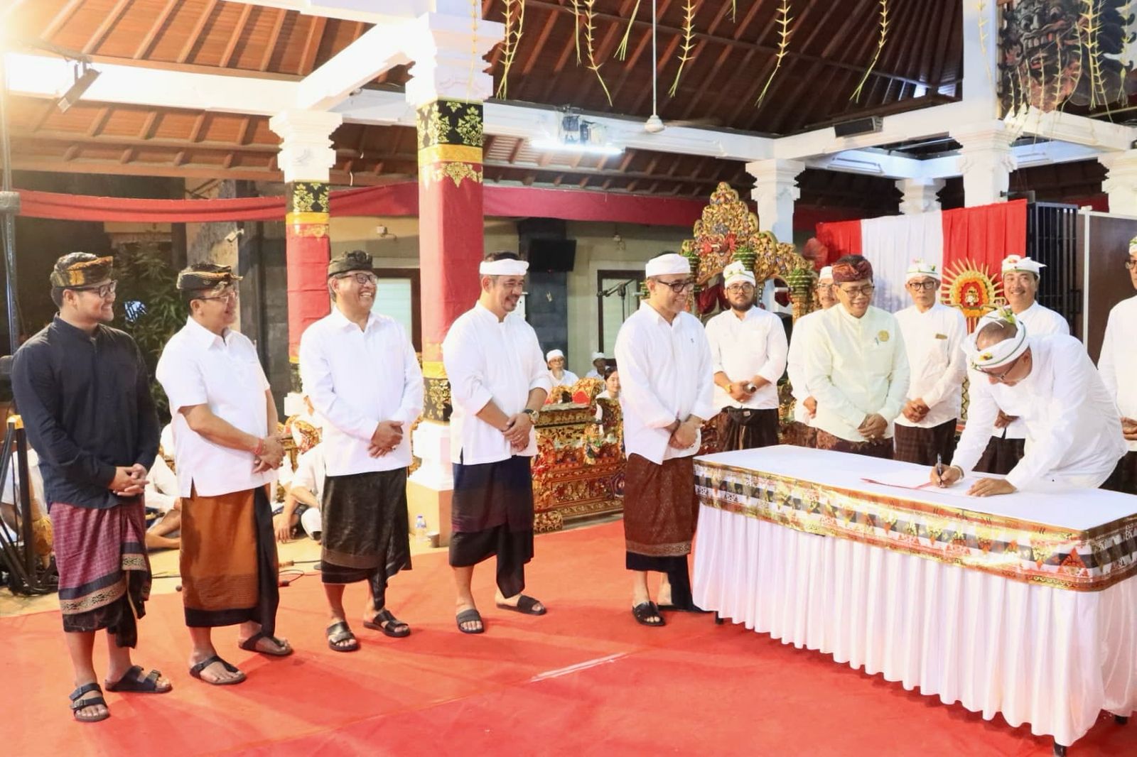 Walikota Jaya Negara Harapkan Perkuat Sinergi Adat dan Pemerintah