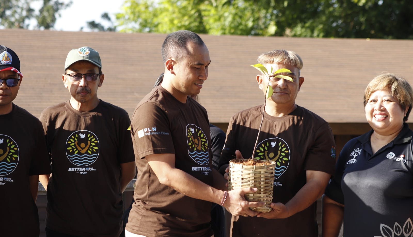 PLN Indonesia Power UBP Bali Dukung Penanaman Mangrove Bersama Tunas Muda Adhyaksa dan KLH/BPLH
