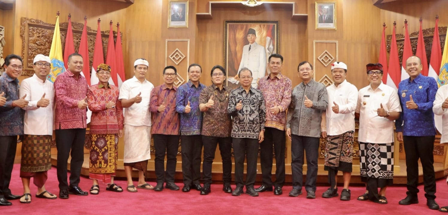 Dorong Pembangunan Merata, Gubernur Koster dan Kepala Daerah Teken Kesepakatan 10 Persen PHR untuk 6 Kabupaten di Bali