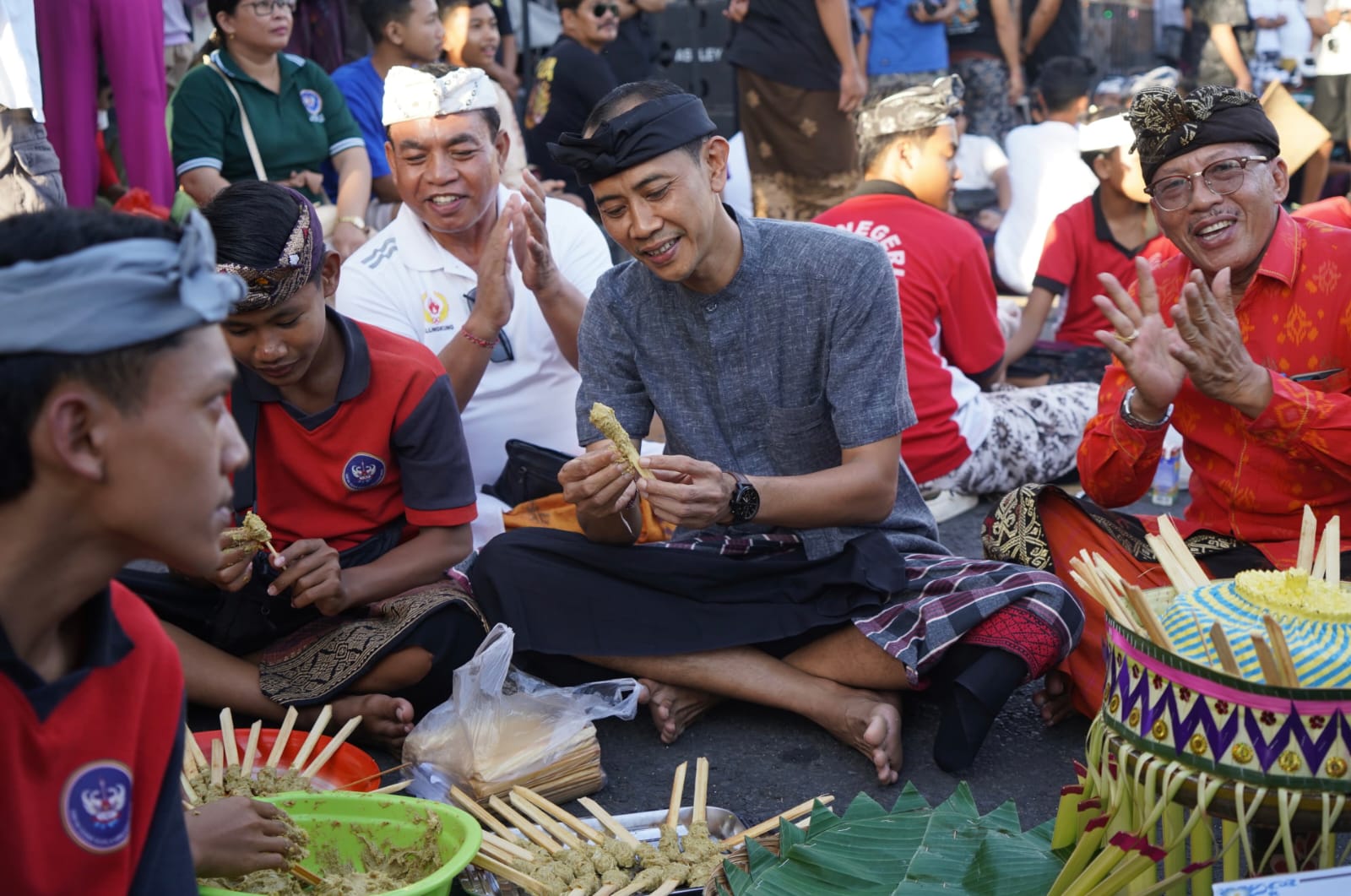 Meriahkan Festival Semarapura Ke-7, Parade ”Ngebek Sate” Massal Diikuti 60 Peserta