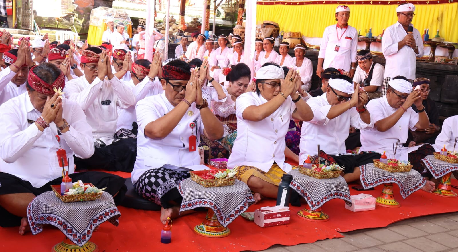 Wagub Giri Prasta Hadiri Upacara Tawur Balik Sumpah di Pura Desa Wanasari, Tabanan