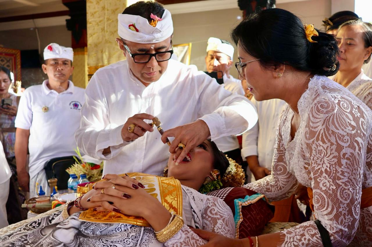 Walikota Jaya Negara ”Nyangging” Serangkaian Karya di Banjar Jurang Asri Peguyangan Kangin