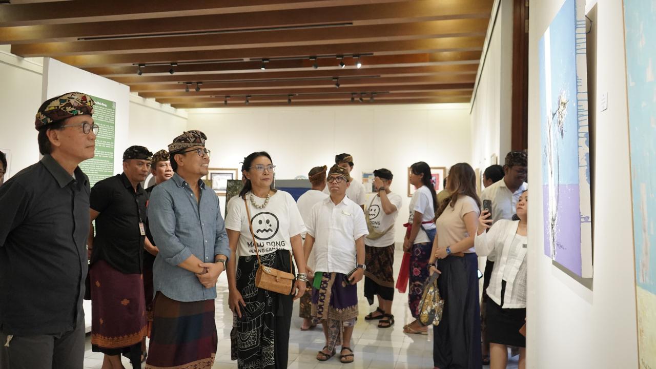 Dukung Kreativitas Komunitas Denpasar, Wawali Arya Wibawa Hadiri Fine Art Exhibition Charity