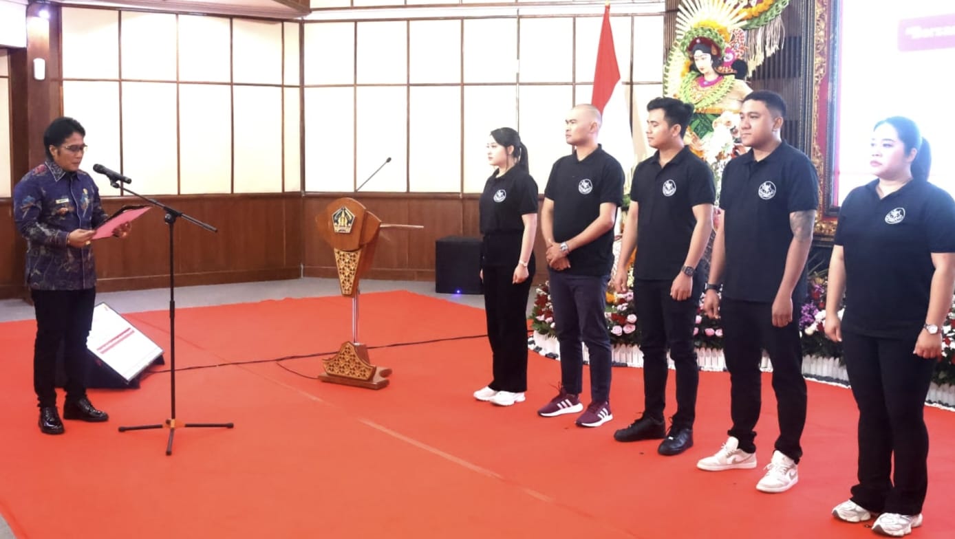 Wagub Giri Prasta Kukuhkan Kepengurusan Komunitas Tanam Tuwuh 