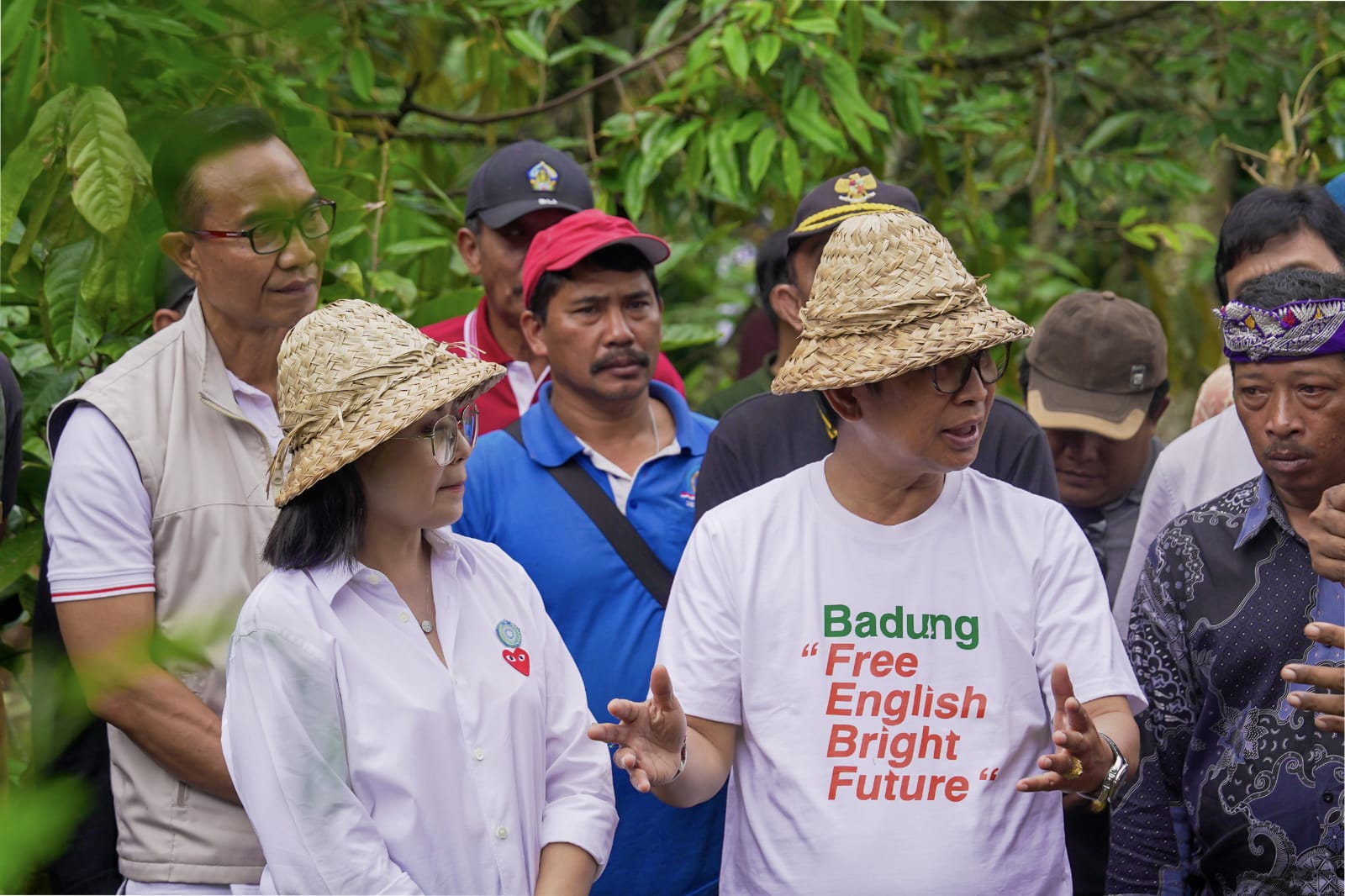 Bupati Adi Arnawa Tinjau Kebun Kakao di Banjar Lipah, Petang