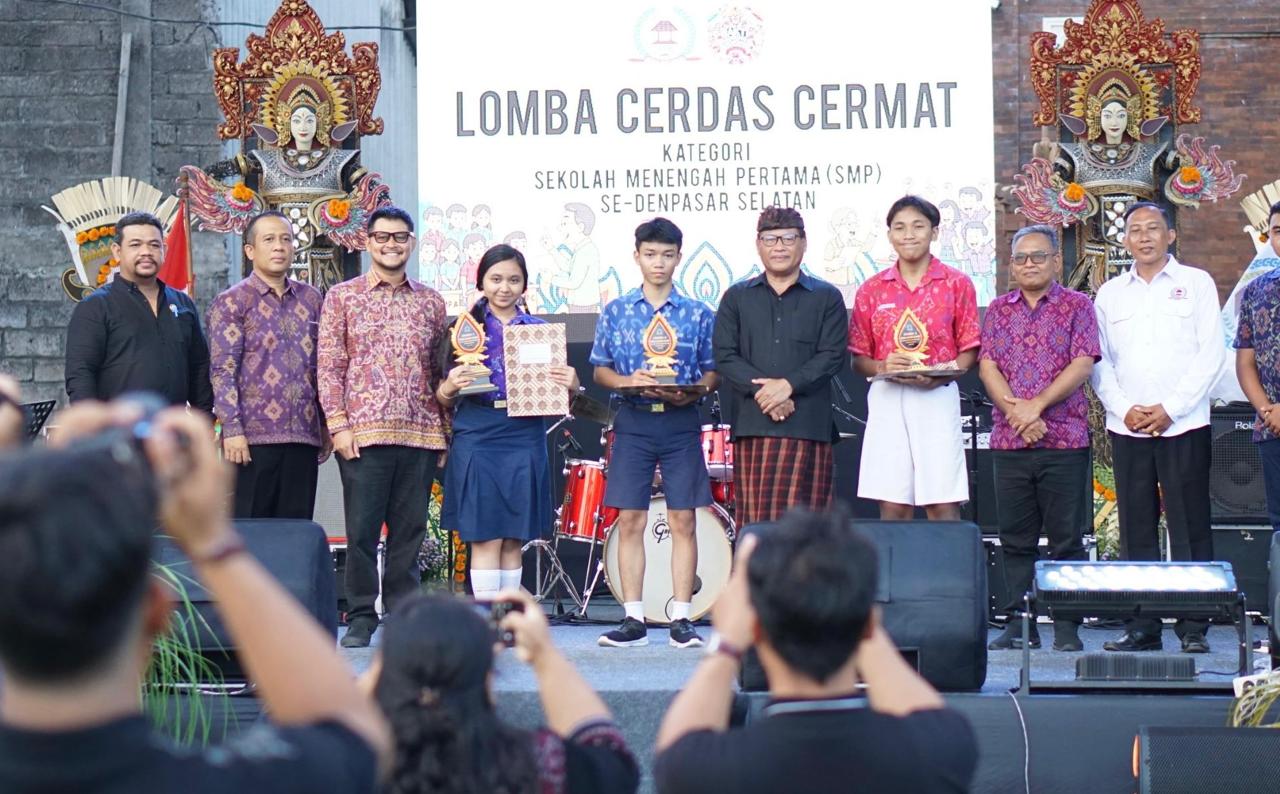 Buka Bulan Bakti Gotong Royong LPM Densel, Sekda Alit Wiradana Apresiasi Sinergitas Pemberdayaan dan Pembangunan Desa
