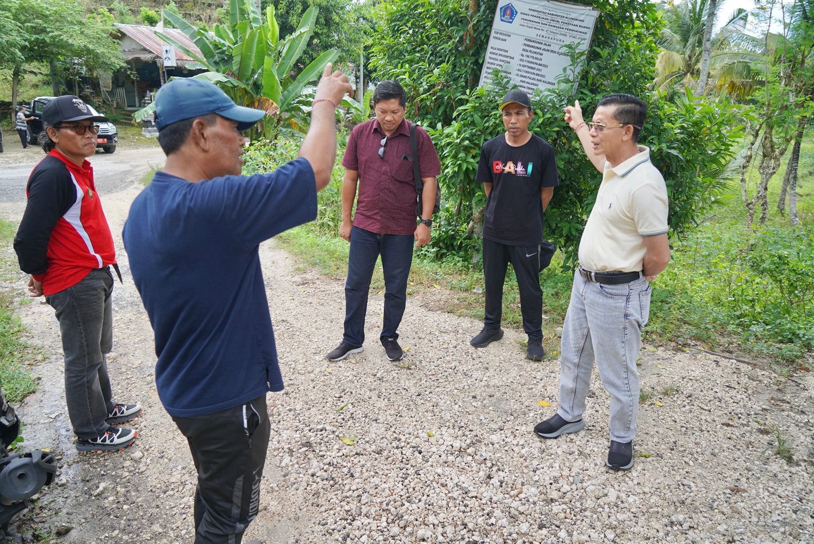 Bupati Satria Segera Tangani Jalan Rusak di Dea Pejukutan