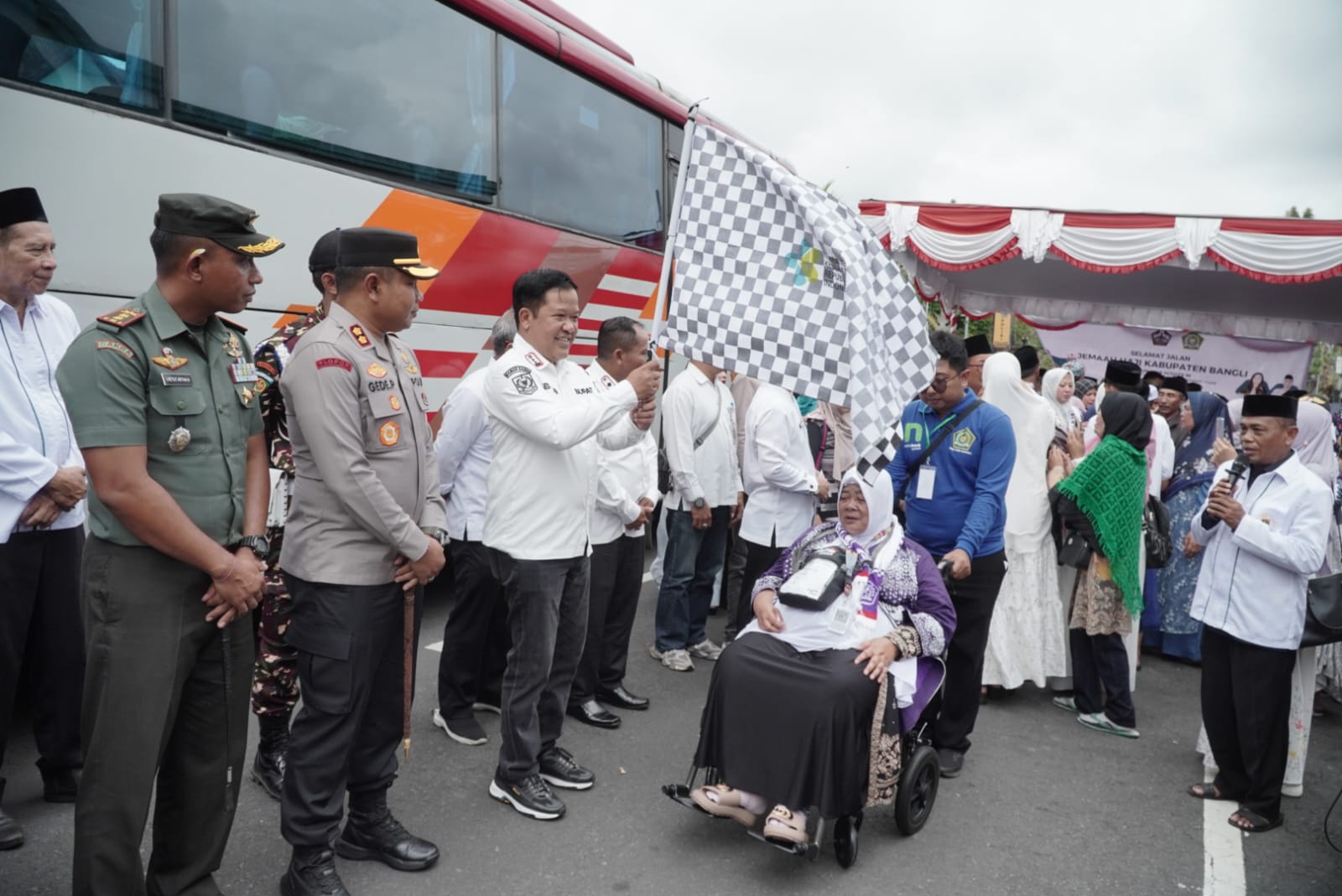 Bupati Sedana Arta Lepas Sebelas Calon Jemaah Haji Bangli